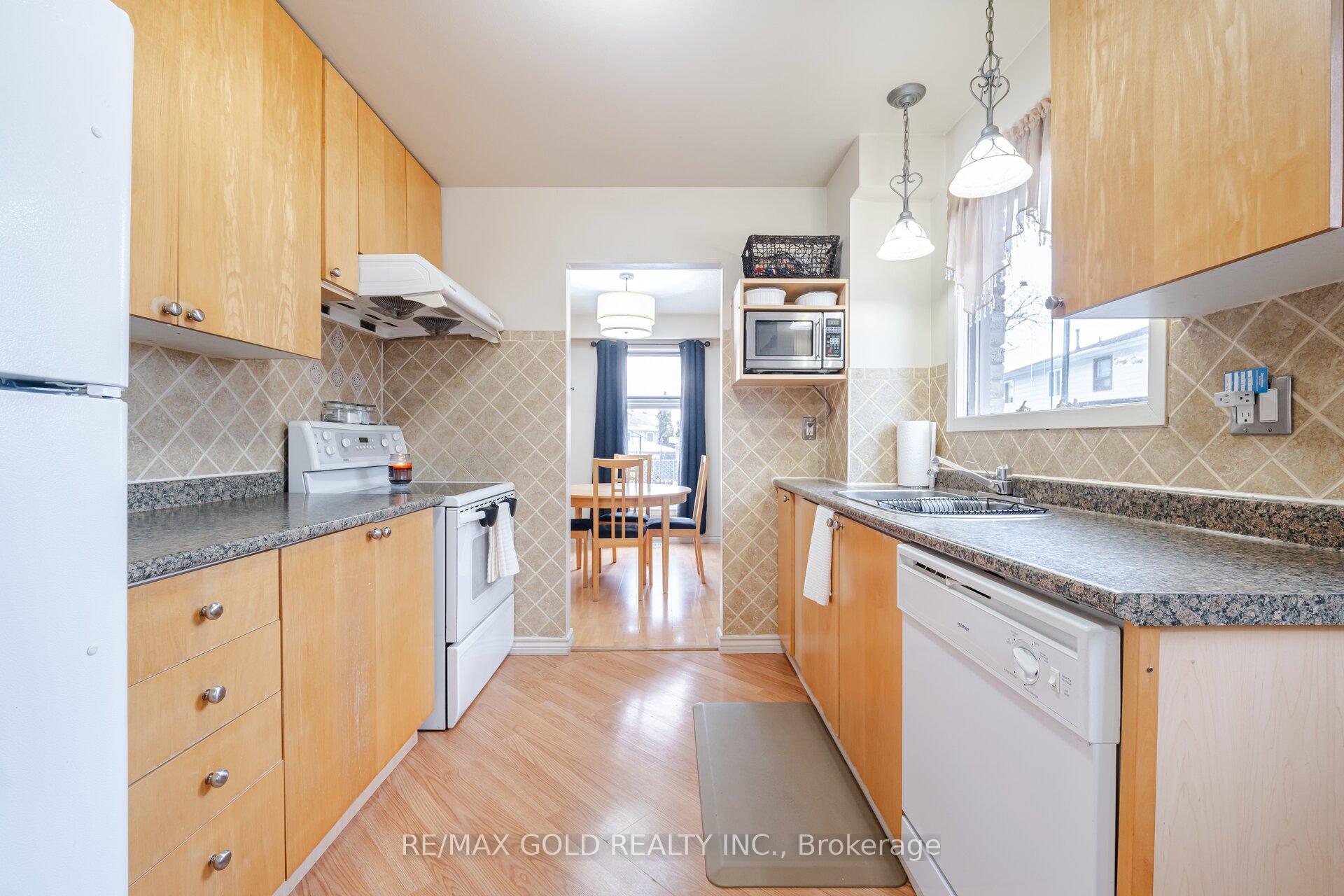 Photo 13 of 117 Beech Street, Brampton, Brampton North — HOMEH