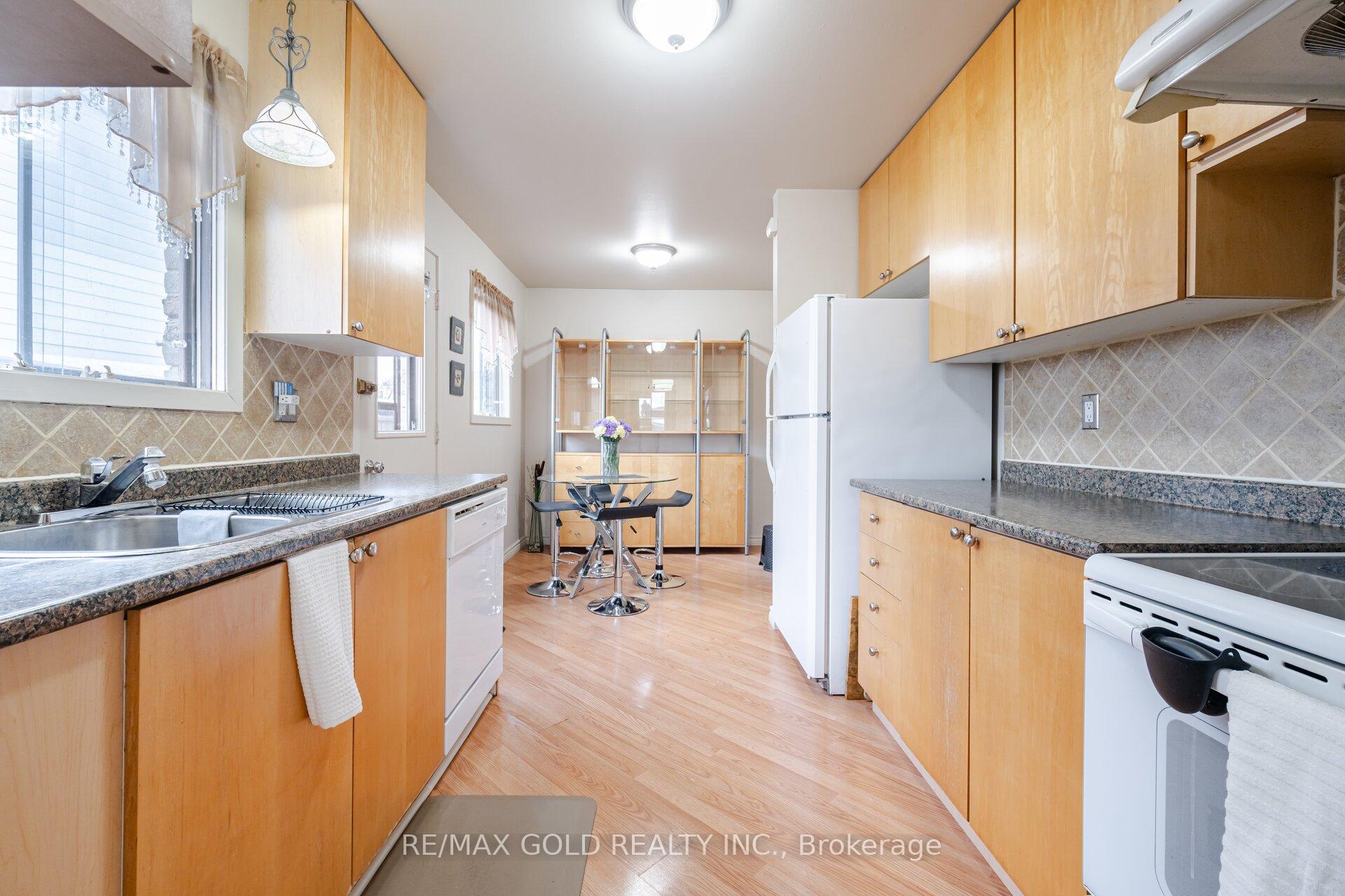 Photo 34 of 117 Beech Street, Brampton, Brampton North — HOMEH