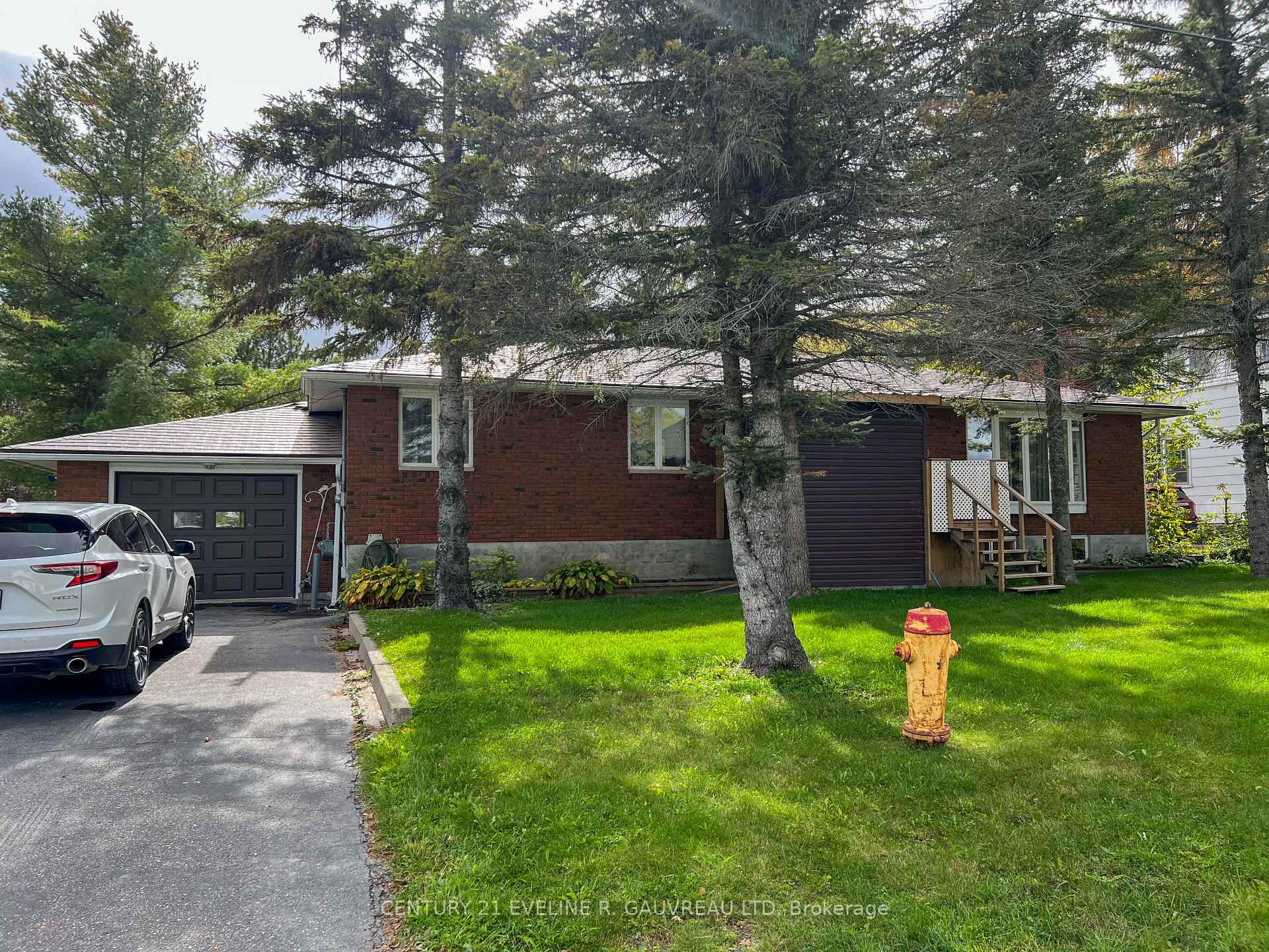 Front of 410 Farah Avenue