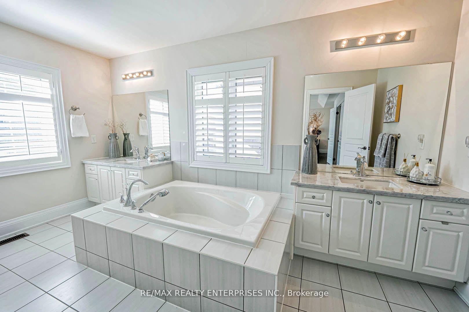 Photo 17 of 39 Lampman Crescent, Brampton, Credit Valley — HOMEH