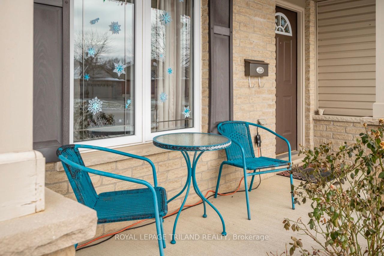Photo 2 of 68 Meadowvale Drive, St. Thomas — HOMEH