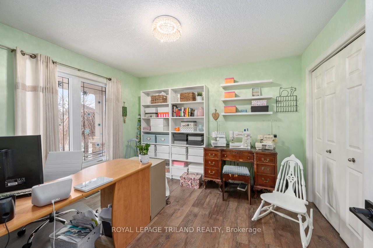Photo 5 of 68 Meadowvale Drive, St. Thomas — HOMEH