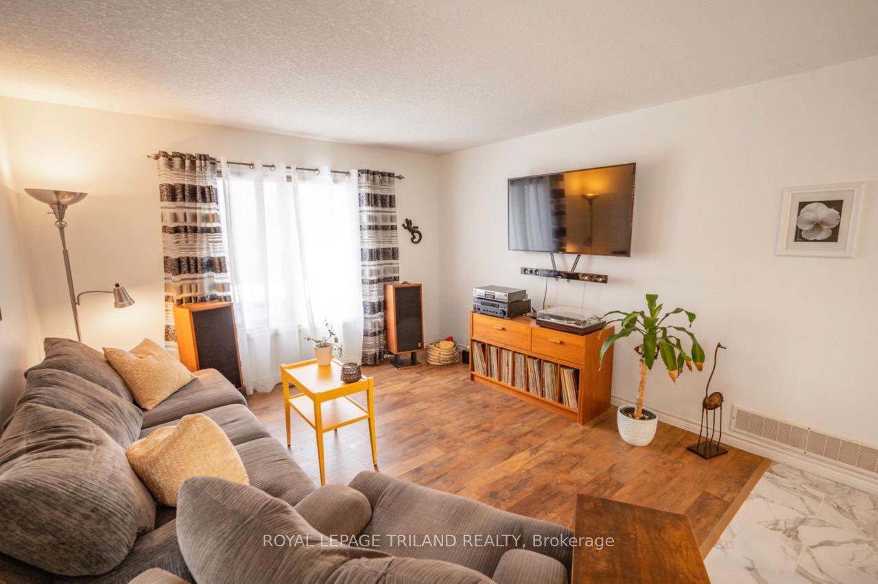 Photo 7 of 68 Meadowvale Drive, St. Thomas — HOMEH