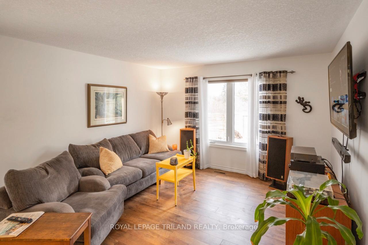 Photo 8 of 68 Meadowvale Drive, St. Thomas — HOMEH