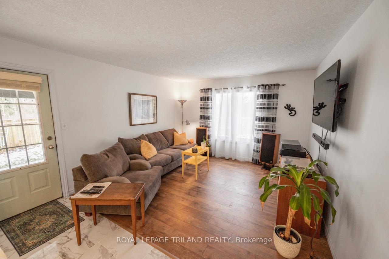 Photo 9 of 68 Meadowvale Drive, St. Thomas — HOMEH
