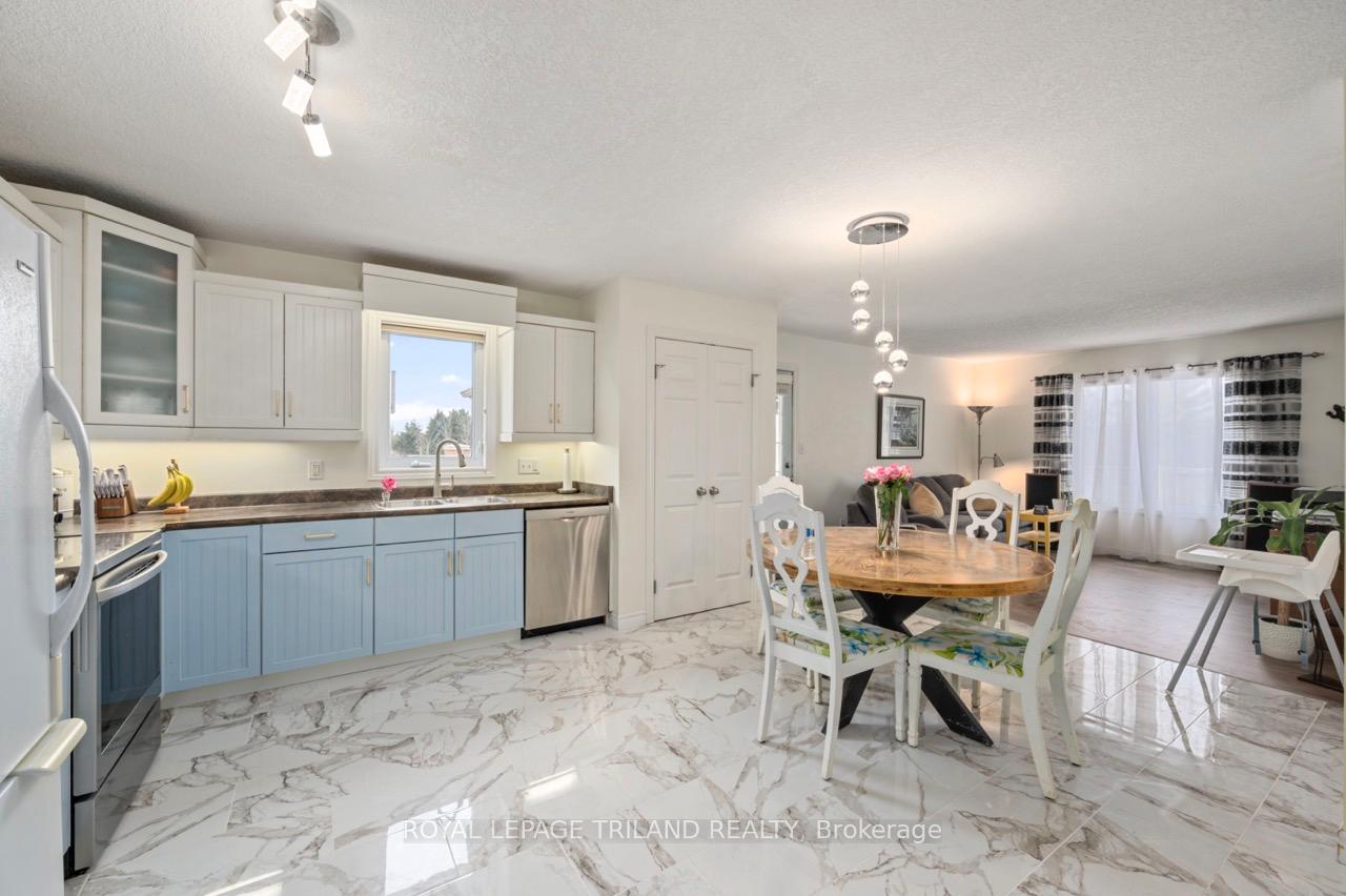 Photo 11 of 68 Meadowvale Drive, St. Thomas — HOMEH