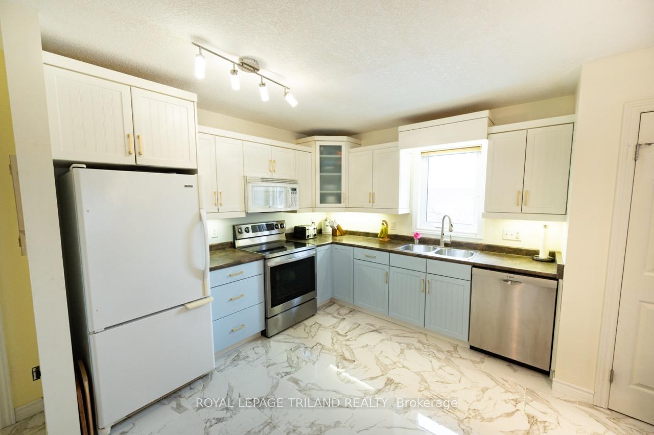 Photo 12 of 68 Meadowvale Drive, St. Thomas — HOMEH