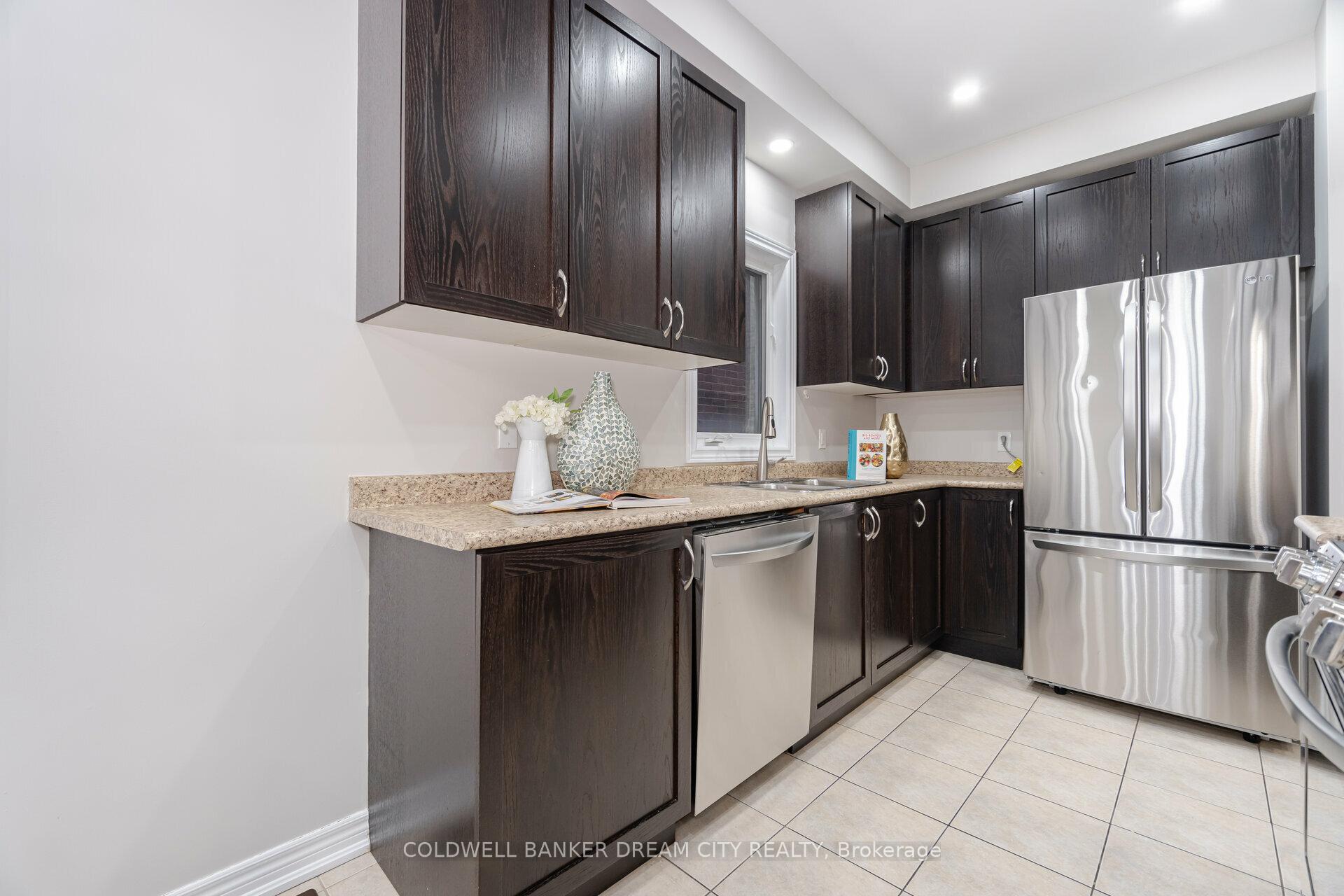 Photo 12 of 49 Campwood Crescent, Brampton, Bram East — HOMEH