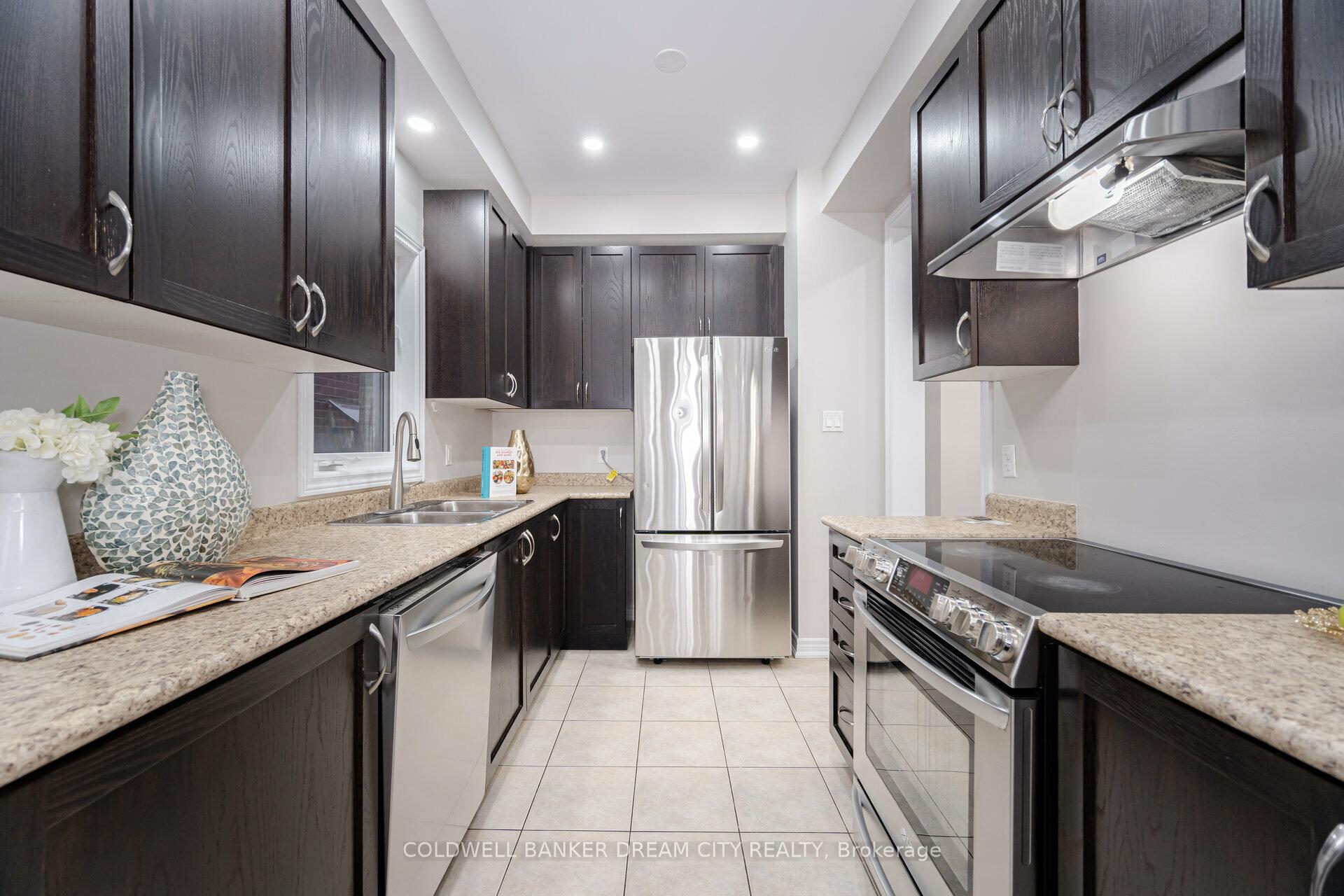 Photo 13 of 49 Campwood Crescent, Brampton, Bram East — HOMEH