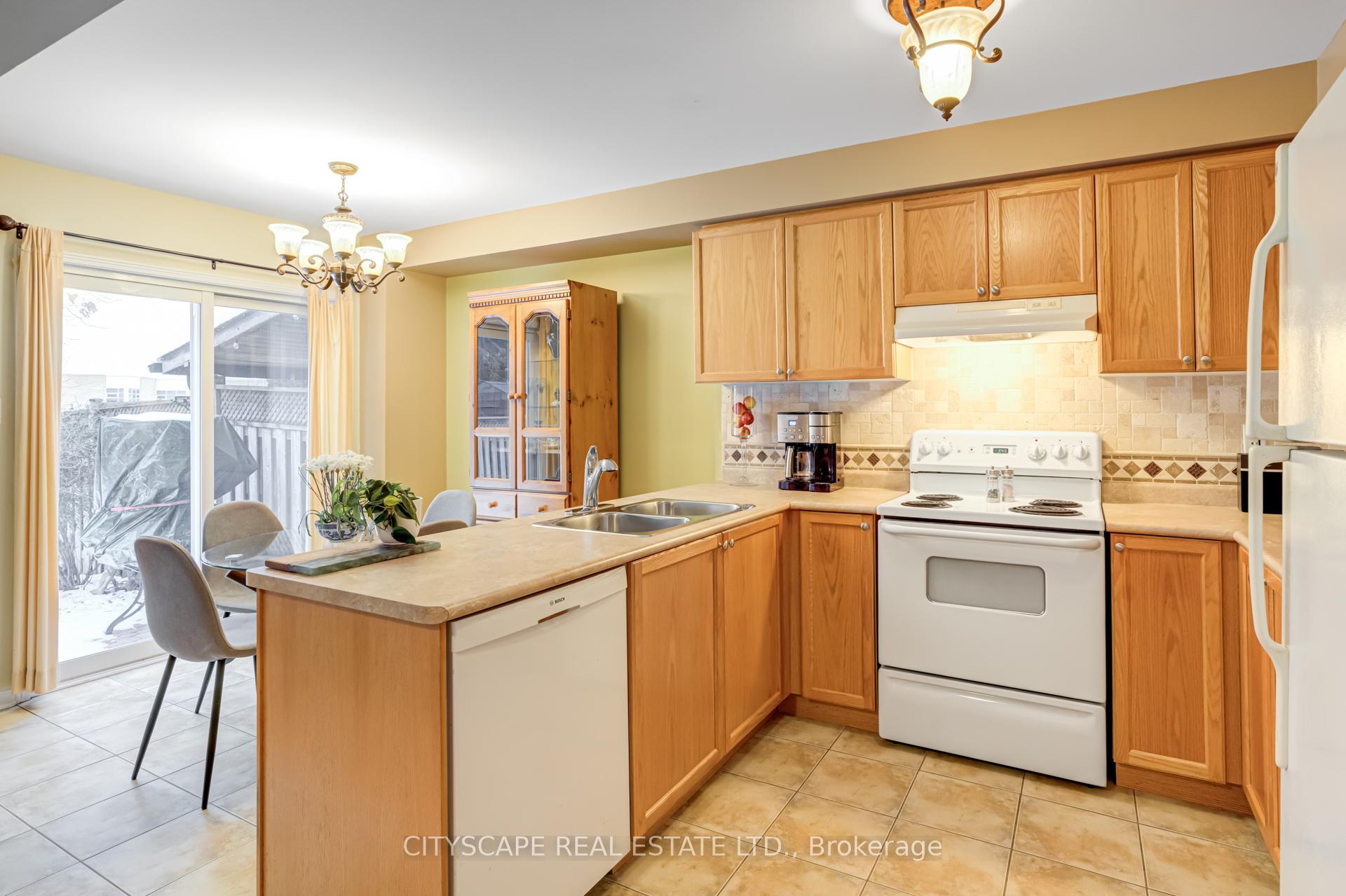 Photo 8 of 67 Crannyfield Drive, Brampton, Fletcher's Meadow — HOMEH