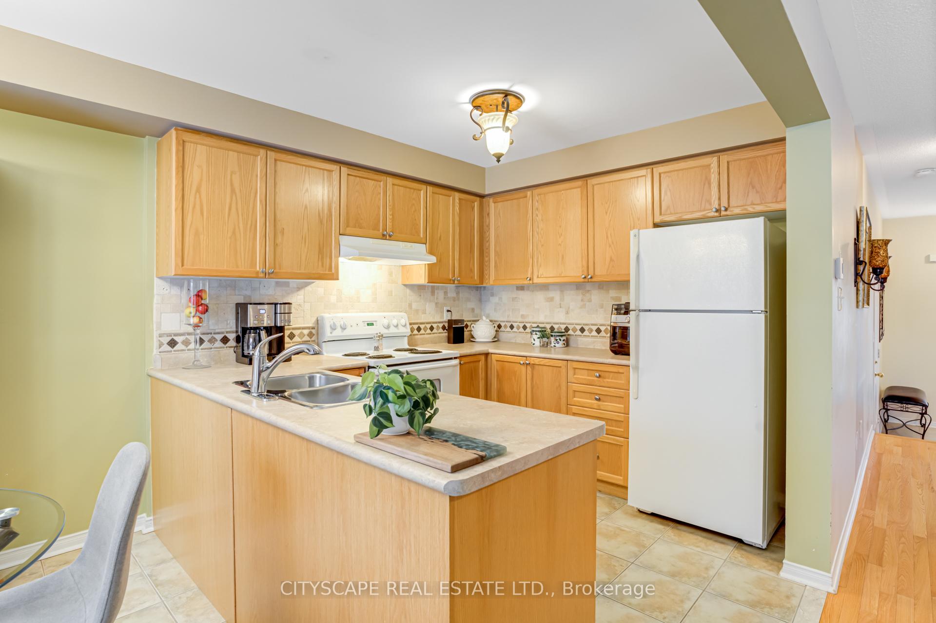 Photo 9 of 67 Crannyfield Drive, Brampton, Fletcher's Meadow — HOMEH