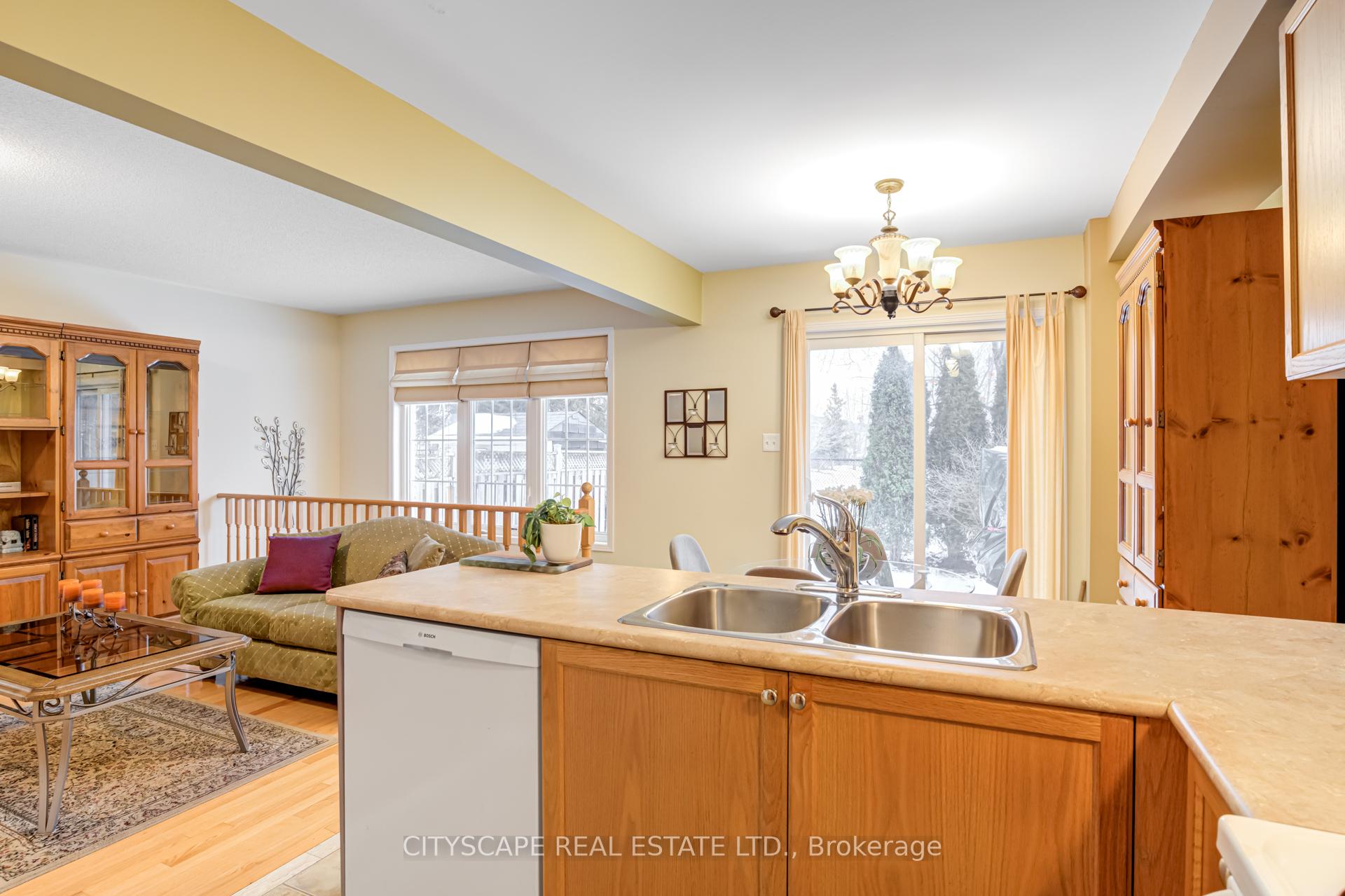 Photo 10 of 67 Crannyfield Drive, Brampton, Fletcher's Meadow — HOMEH