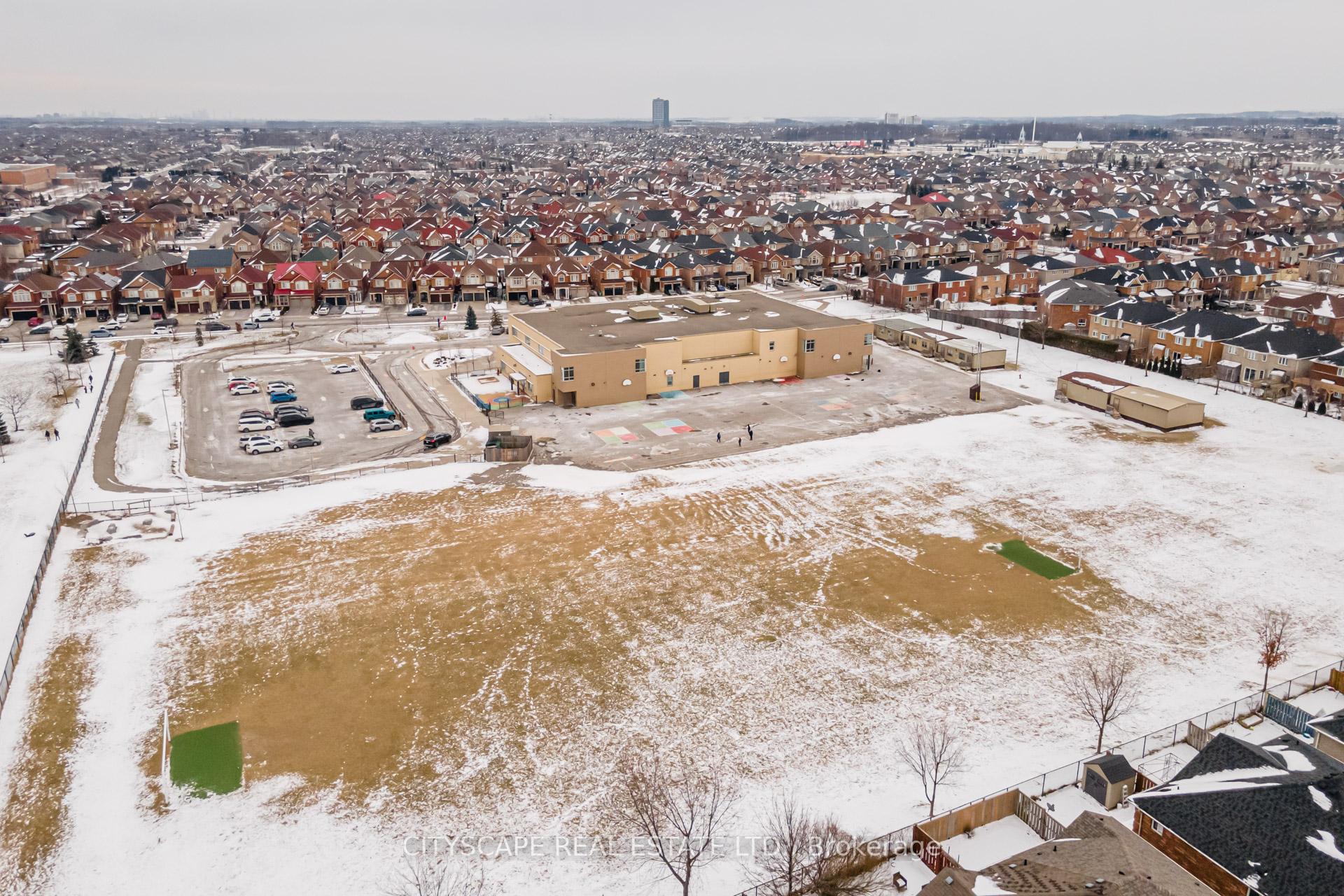 Photo 38 of 67 Crannyfield Drive, Brampton, Fletcher's Meadow — HOMEH