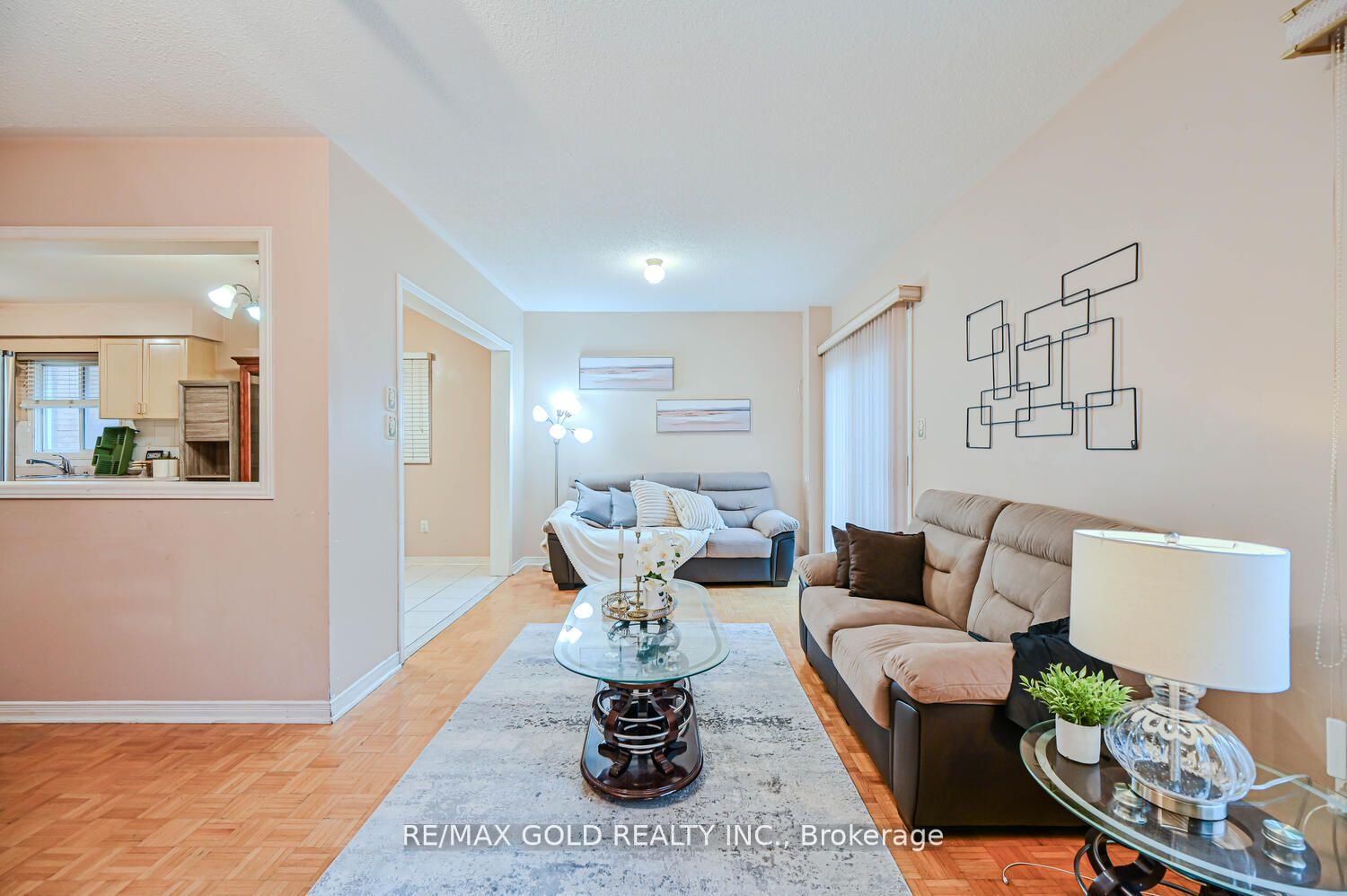 Photo 9 of 17 Red River Drive, Brampton, Sandringham-Wellington — HOMEH