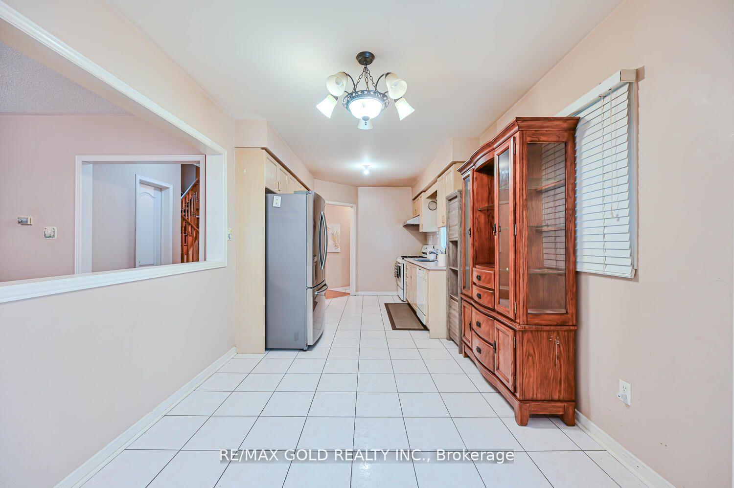 Photo 11 of 17 Red River Drive, Brampton, Sandringham-Wellington — HOMEH