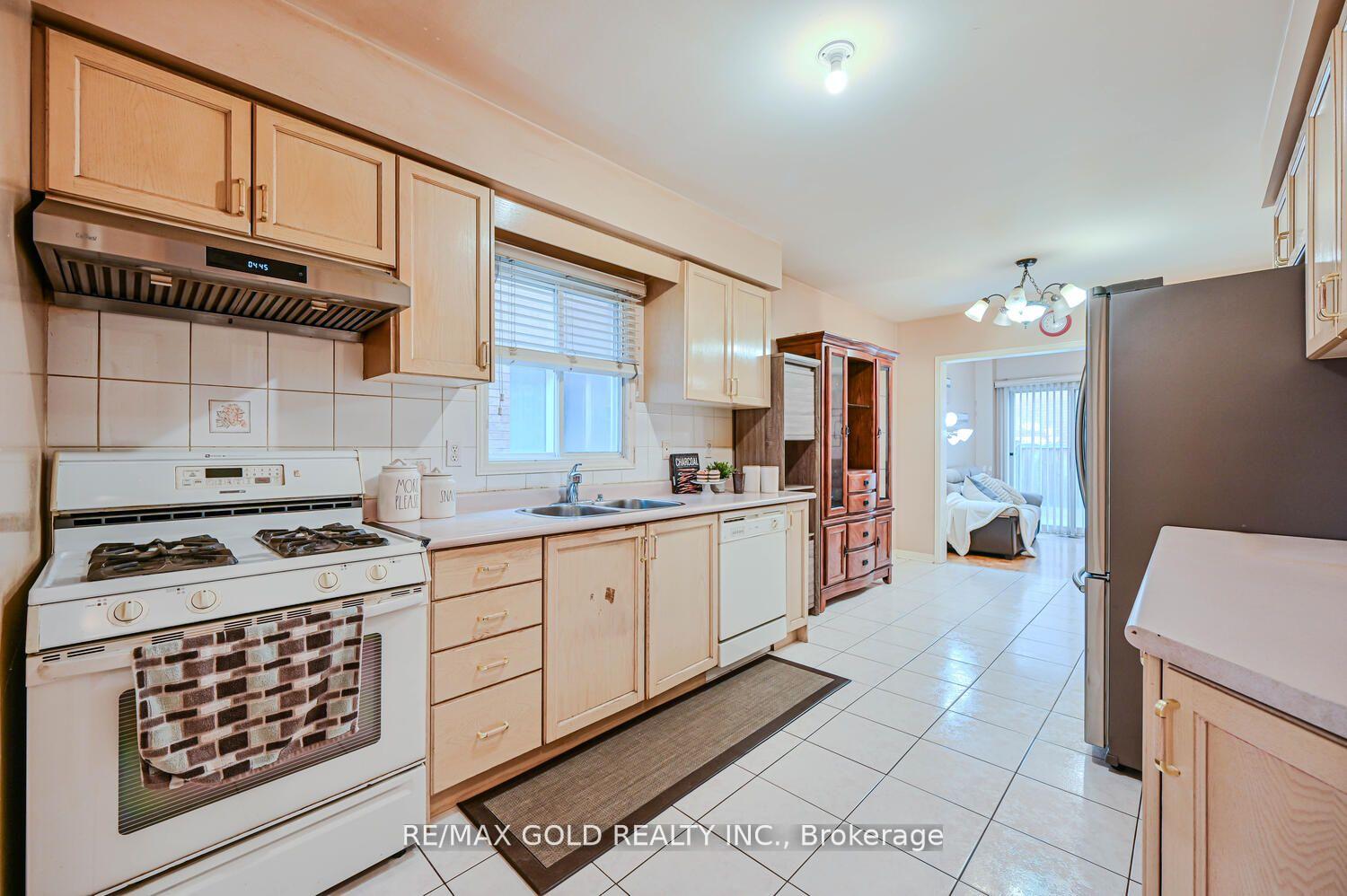 Photo 13 of 17 Red River Drive, Brampton, Sandringham-Wellington — HOMEH