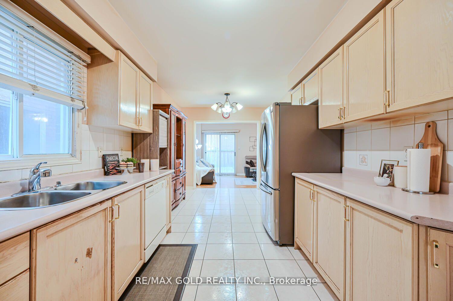 Photo 14 of 17 Red River Drive, Brampton, Sandringham-Wellington — HOMEH