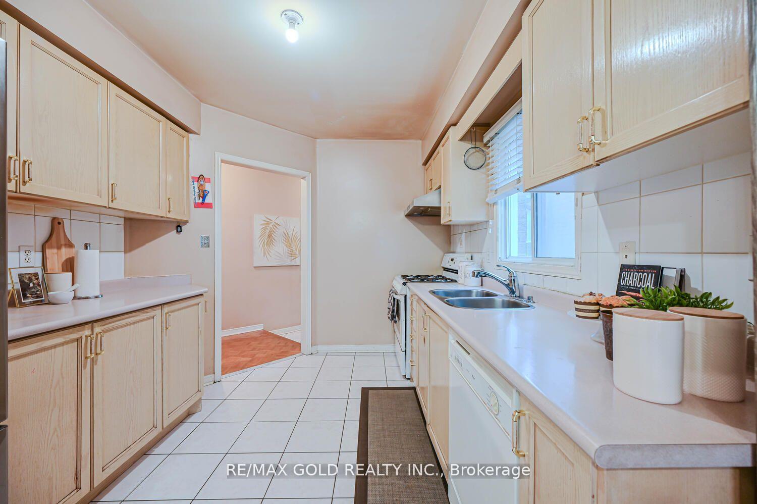 Photo 15 of 17 Red River Drive, Brampton, Sandringham-Wellington — HOMEH