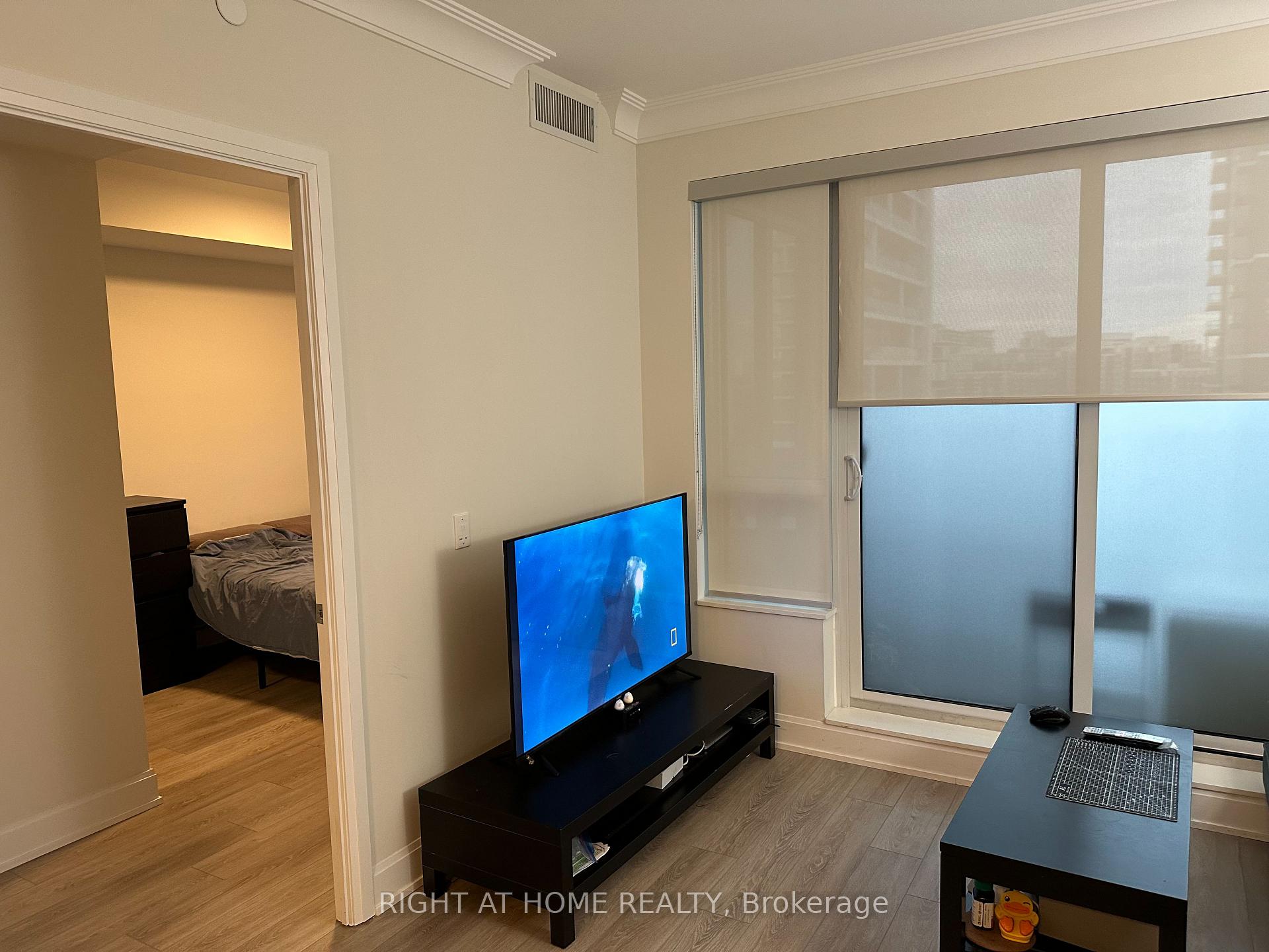 Photo 5 of Unit 828, 38 Water Walk Drive, Markham, Unionville — HOMEH
