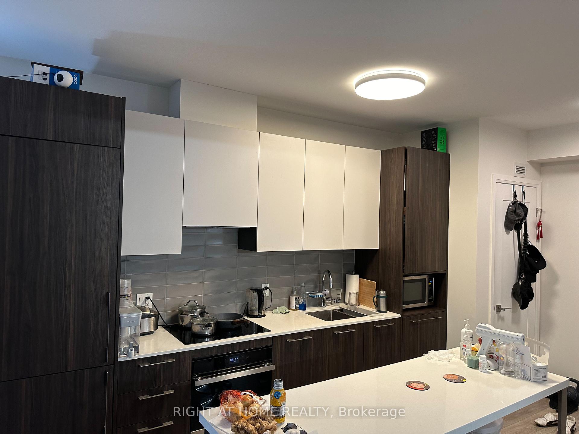 Photo 10 of Unit 828, 38 Water Walk Drive, Markham, Unionville — HOMEH