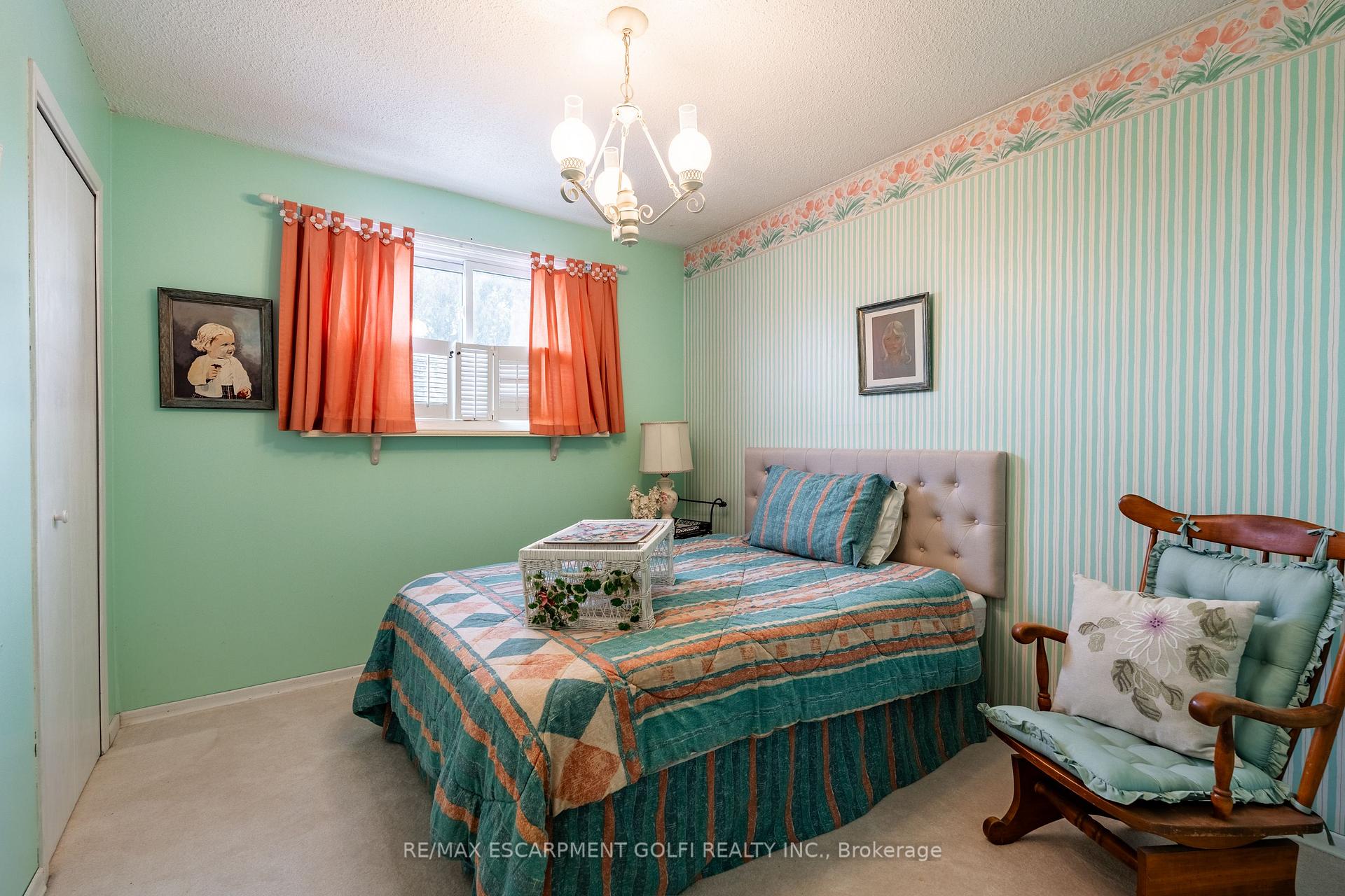 Photo 2 of 43 Brackencrest Road, St. Catharines, Secord Woods — HOMEH