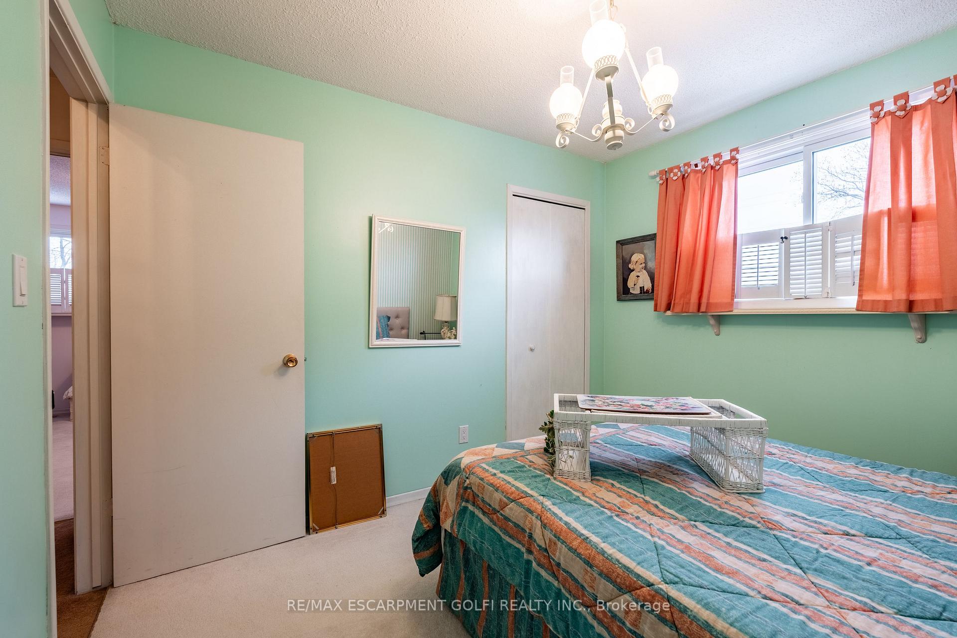 Photo 3 of 43 Brackencrest Road, St. Catharines, Secord Woods — HOMEH