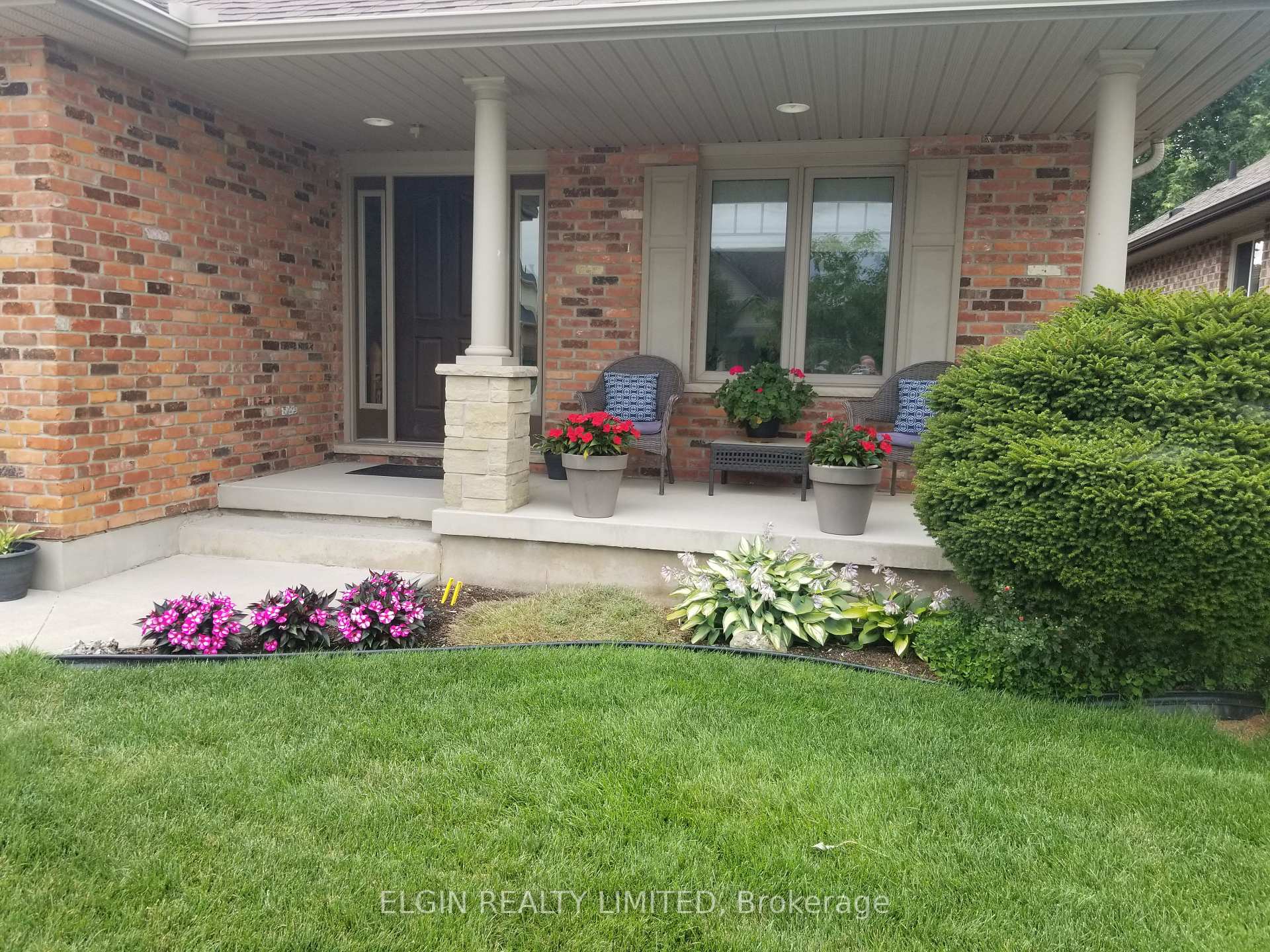 Photo 3 of 20 Pine Valley Drive, St. Thomas — HOMEH