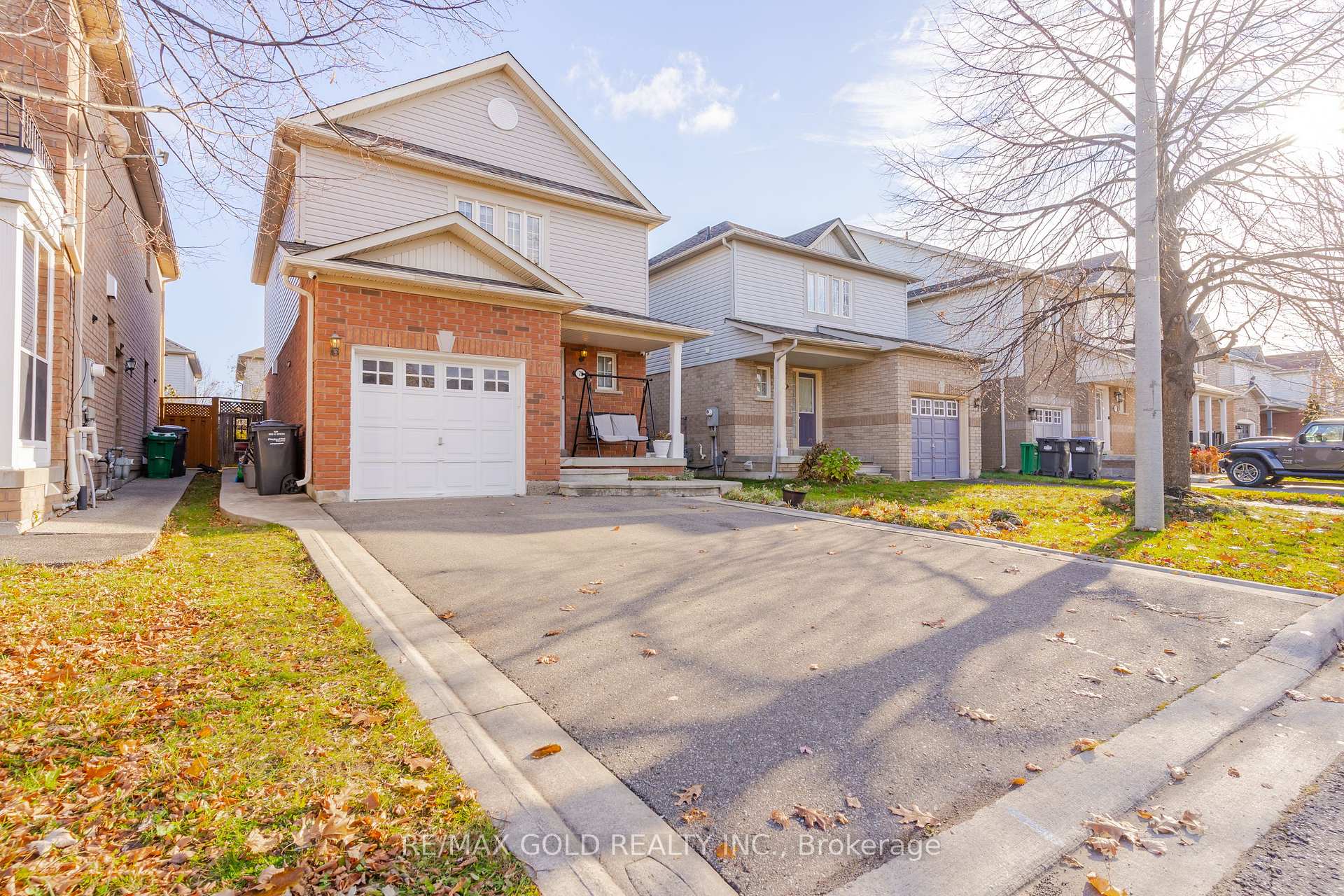 Photo 2 of 79 Ridgemore Crescent, Brampton, Fletcher's Meadow — HOMEH