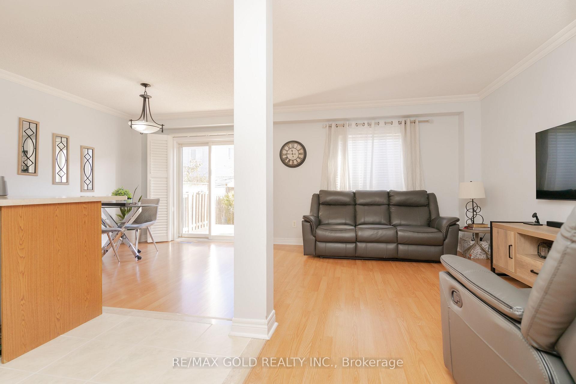 Photo 5 of 79 Ridgemore Crescent, Brampton, Fletcher's Meadow — HOMEH