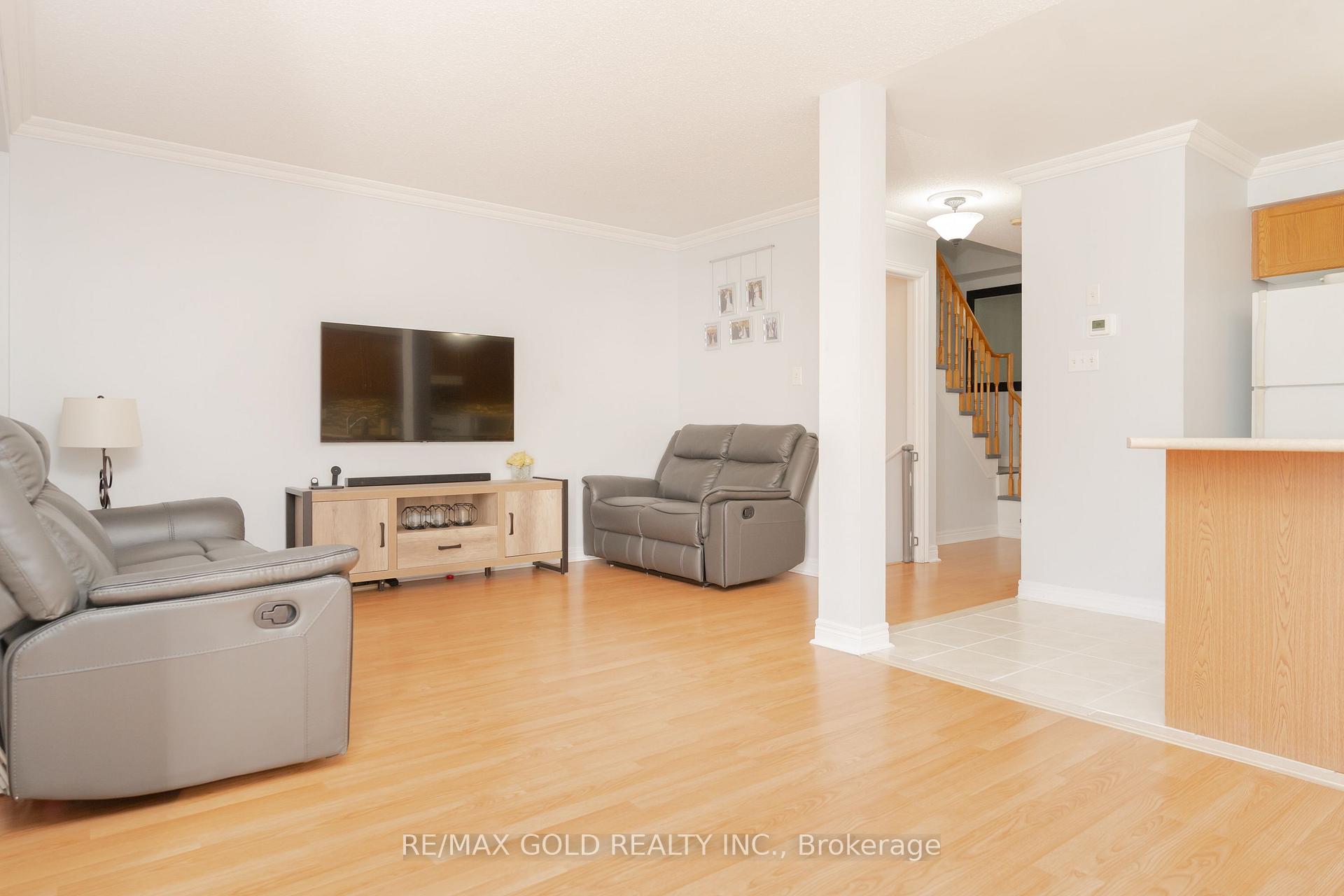 Photo 7 of 79 Ridgemore Crescent, Brampton, Fletcher's Meadow — HOMEH