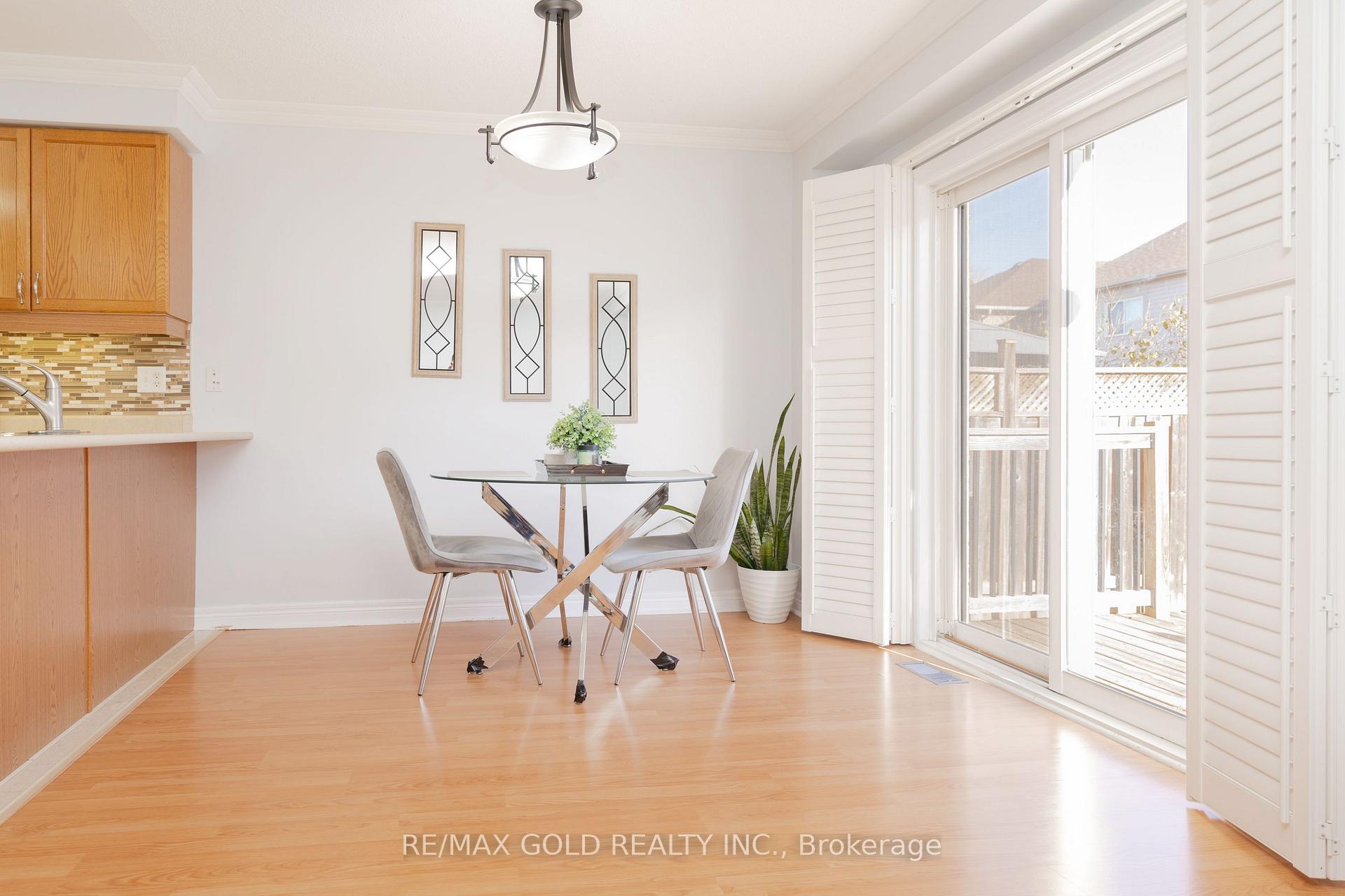 Photo 9 of 79 Ridgemore Crescent, Brampton, Fletcher's Meadow — HOMEH