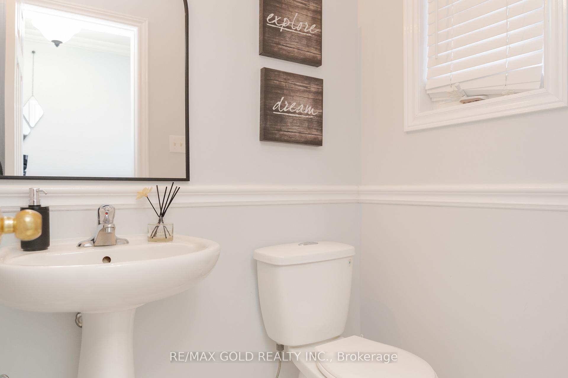 Photo 10 of 79 Ridgemore Crescent, Brampton, Fletcher's Meadow — HOMEH