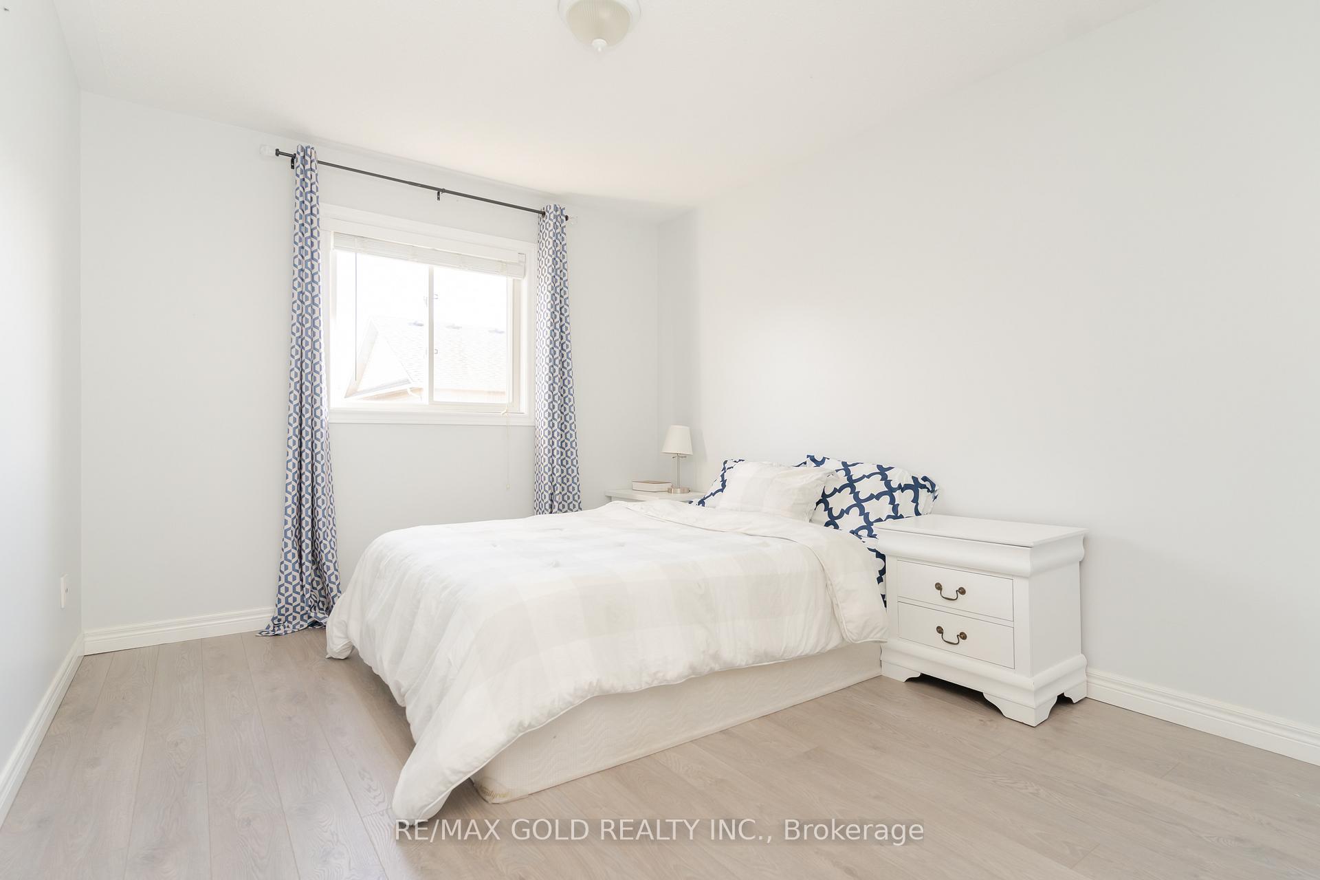 Photo 16 of 79 Ridgemore Crescent, Brampton, Fletcher's Meadow — HOMEH