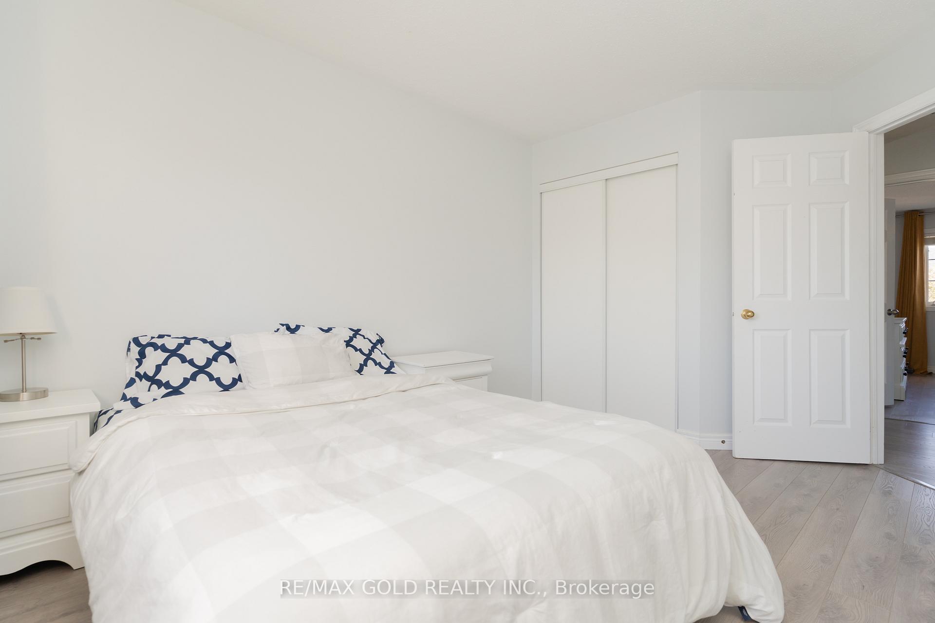 Photo 17 of 79 Ridgemore Crescent, Brampton, Fletcher's Meadow — HOMEH