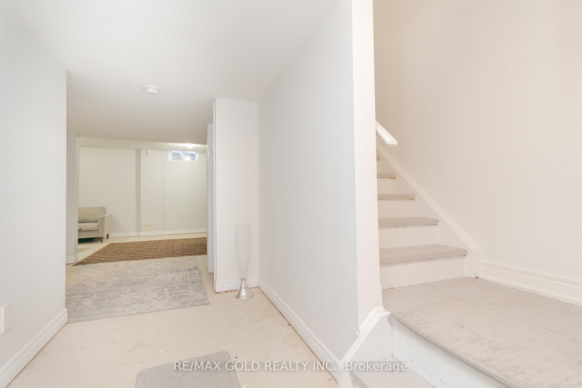 Photo 20 of 79 Ridgemore Crescent, Brampton, Fletcher's Meadow — HOMEH