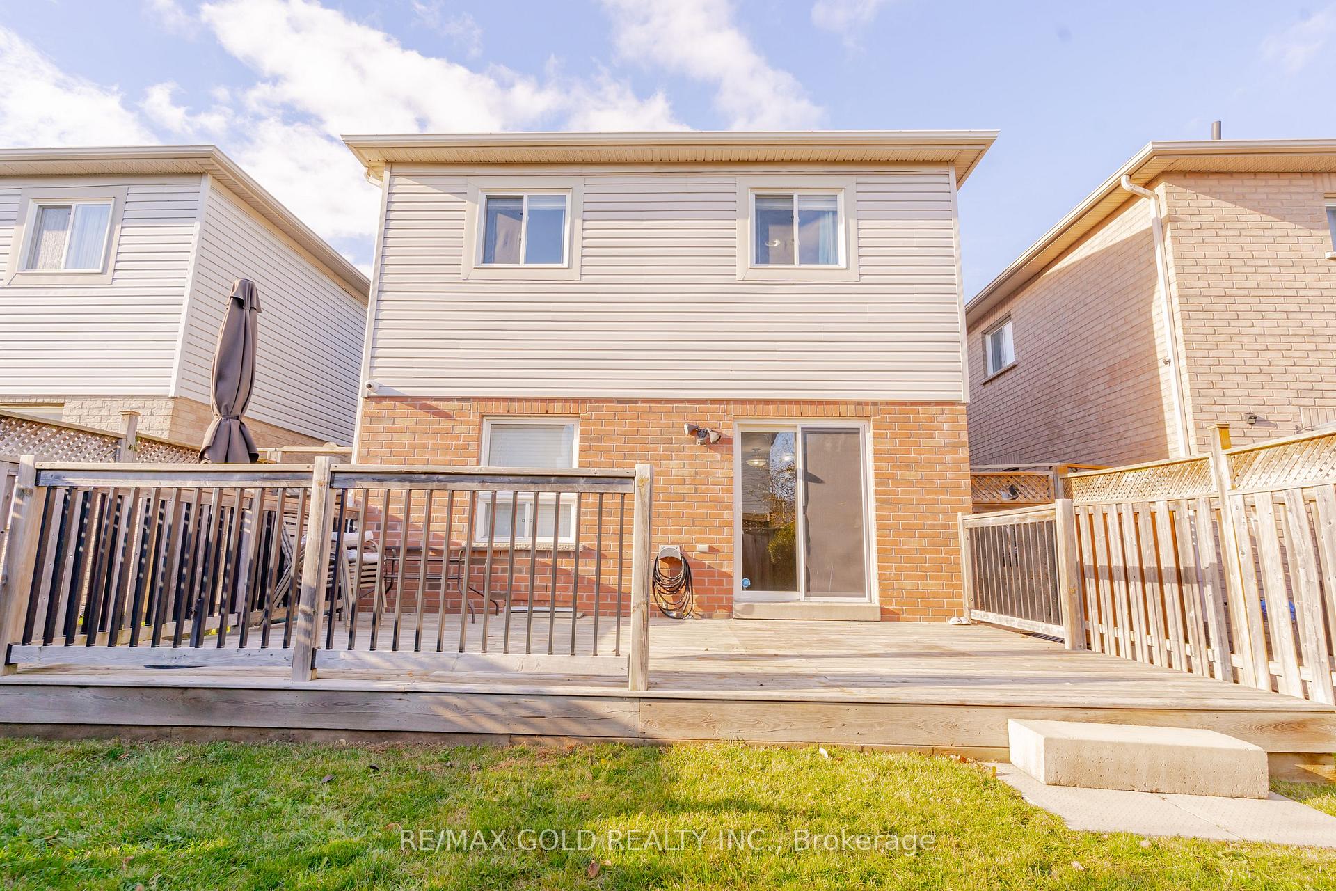 Photo 27 of 79 Ridgemore Crescent, Brampton, Fletcher's Meadow — HOMEH