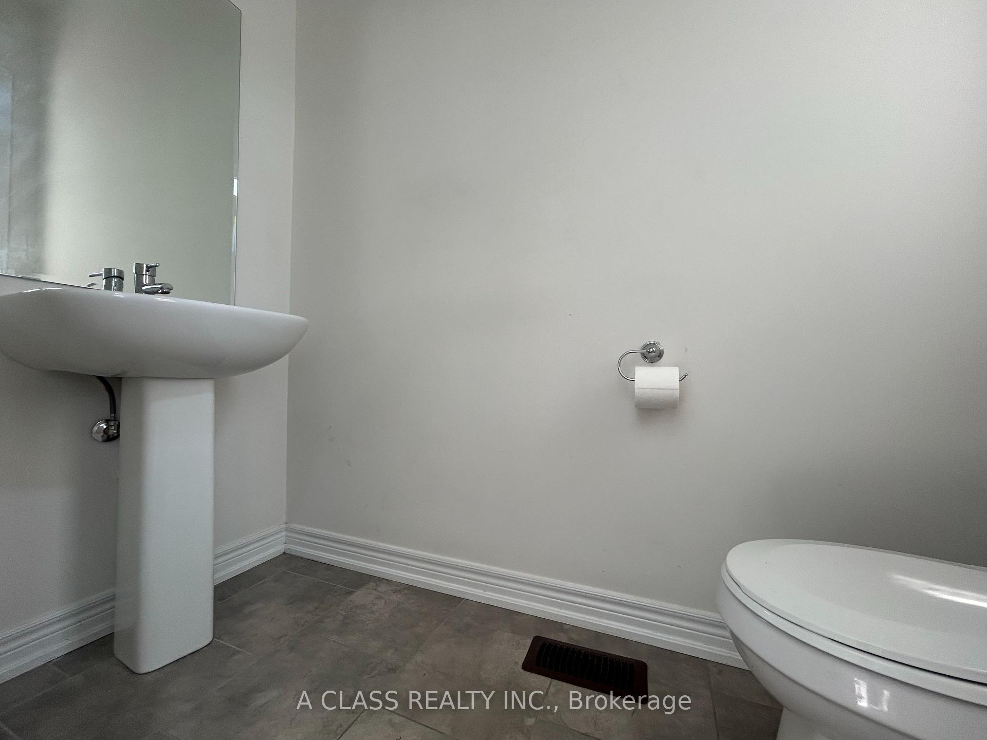 Photo 3 of 228 Danny Wheeler Boulevard, Georgina, Keswick North — HOMEH