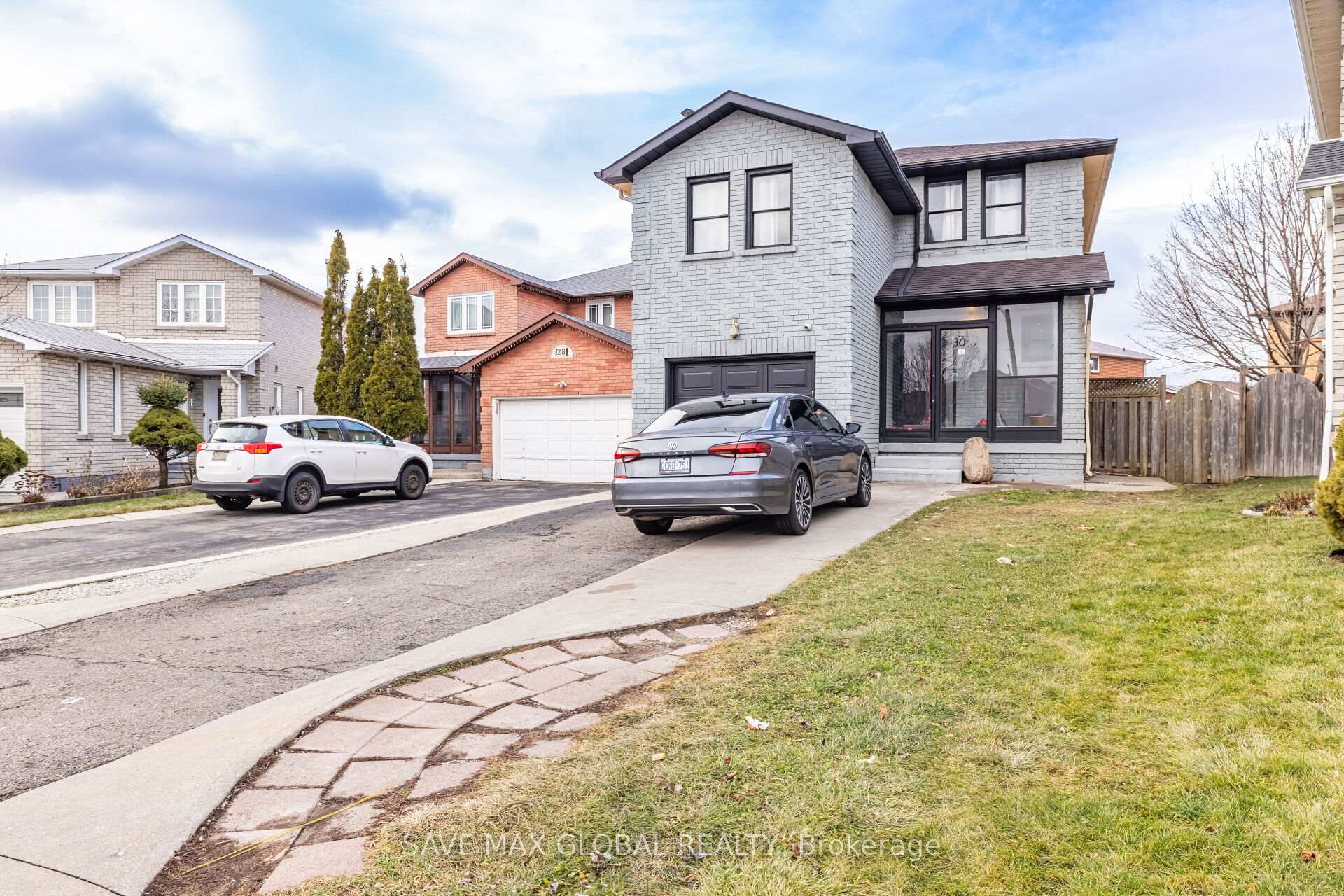 Photo 3 of 30 Rodwell Court, Brampton, Fletcher's Creek South — HOMEH