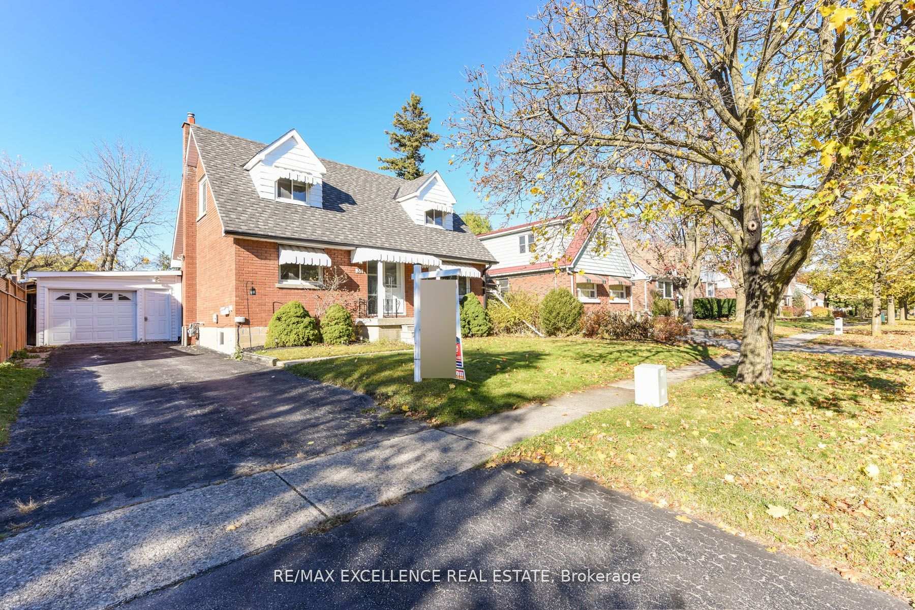 Photo 4 of 38 Mccaul Street, Brampton, Brampton North — HOMEH