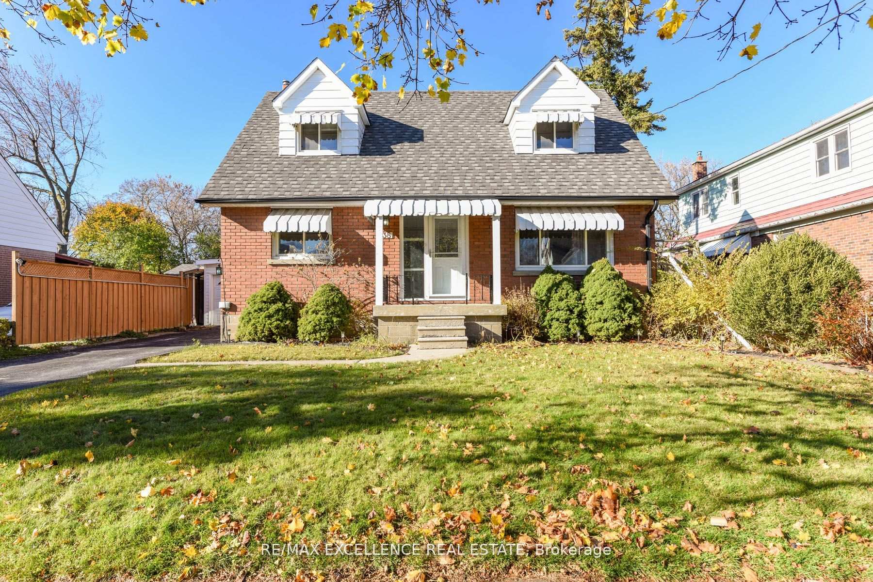 Photo 5 of 38 Mccaul Street, Brampton, Brampton North — HOMEH
