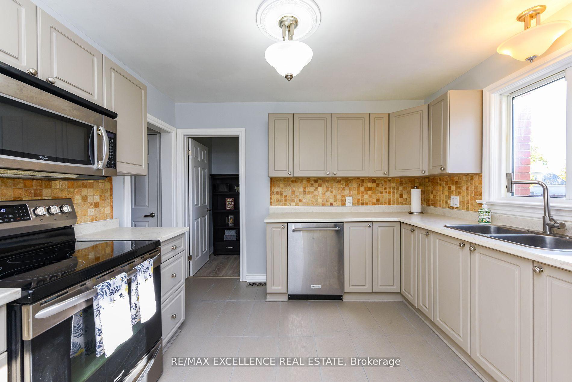 Photo 15 of 38 Mccaul Street, Brampton, Brampton North — HOMEH