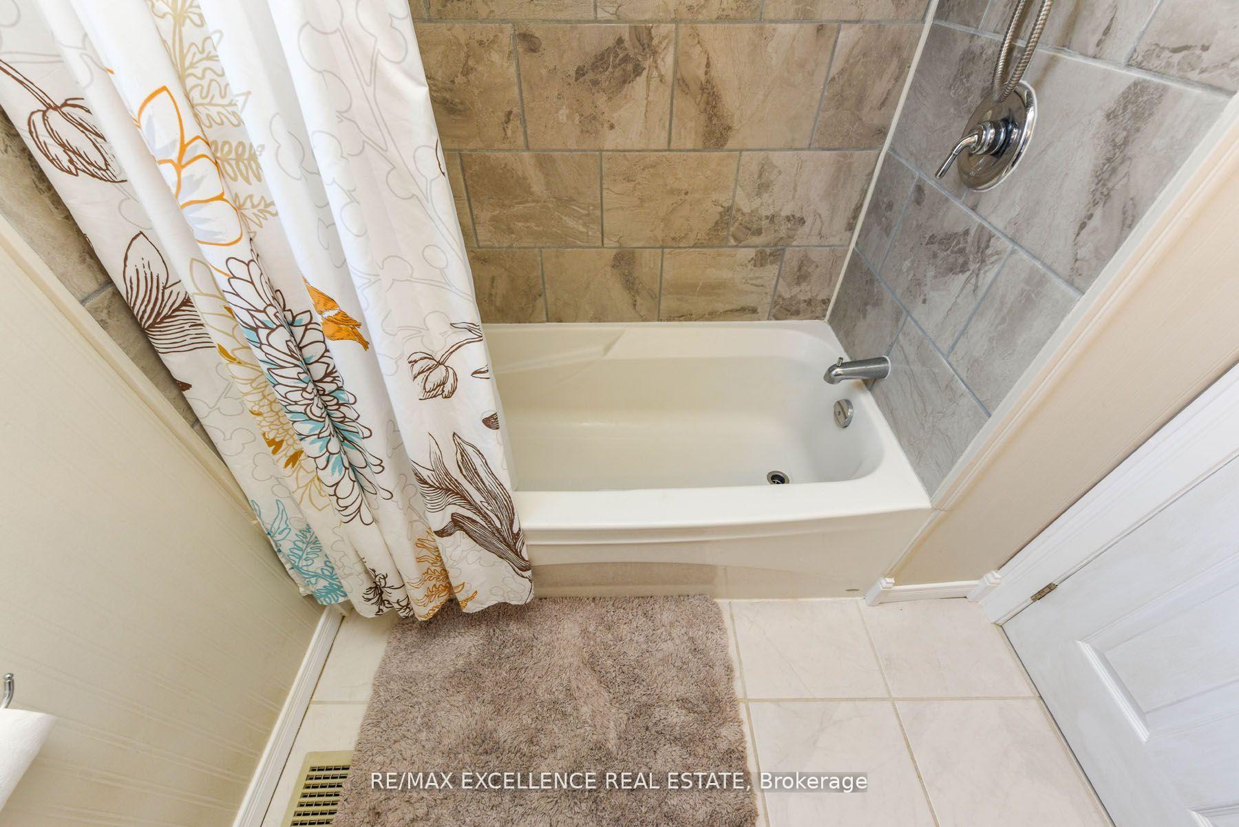 Photo 24 of 38 Mccaul Street, Brampton, Brampton North — HOMEH