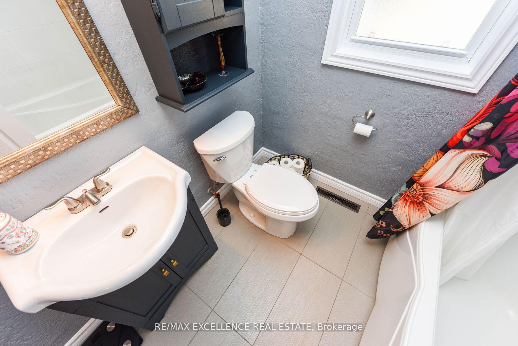 Photo 25 of 38 Mccaul Street, Brampton, Brampton North — HOMEH