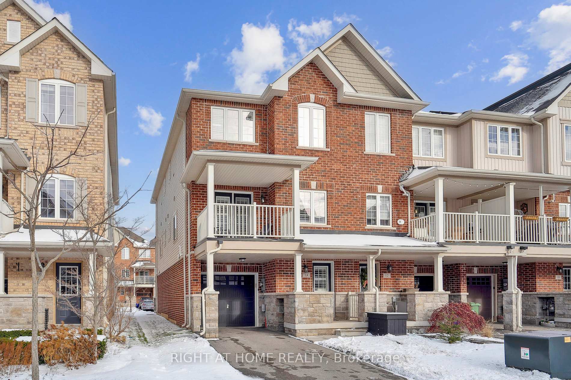 Photo 2 of 14 Savage Drive, Hamilton, Waterdown — HOMEH