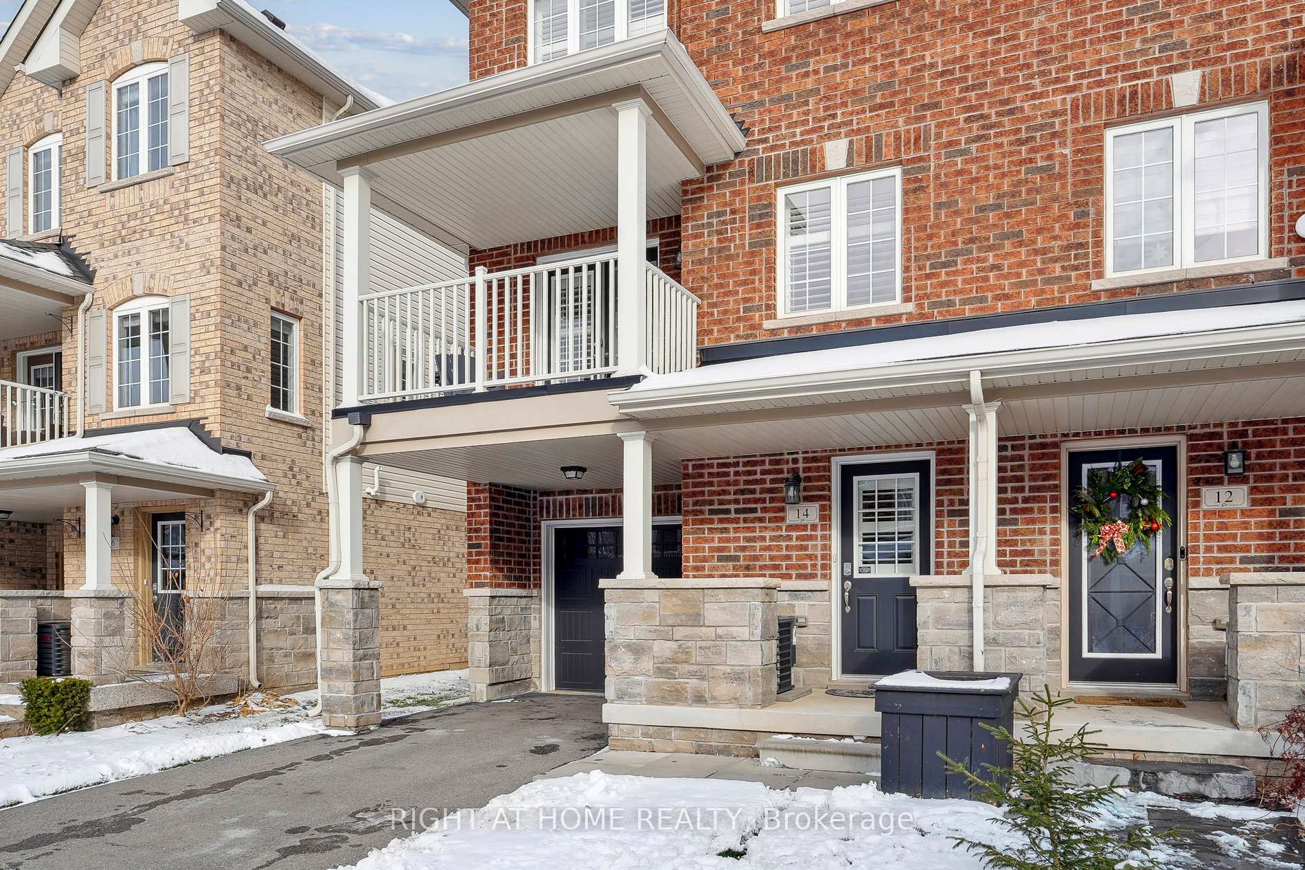 Photo 3 of 14 Savage Drive, Hamilton, Waterdown — HOMEH