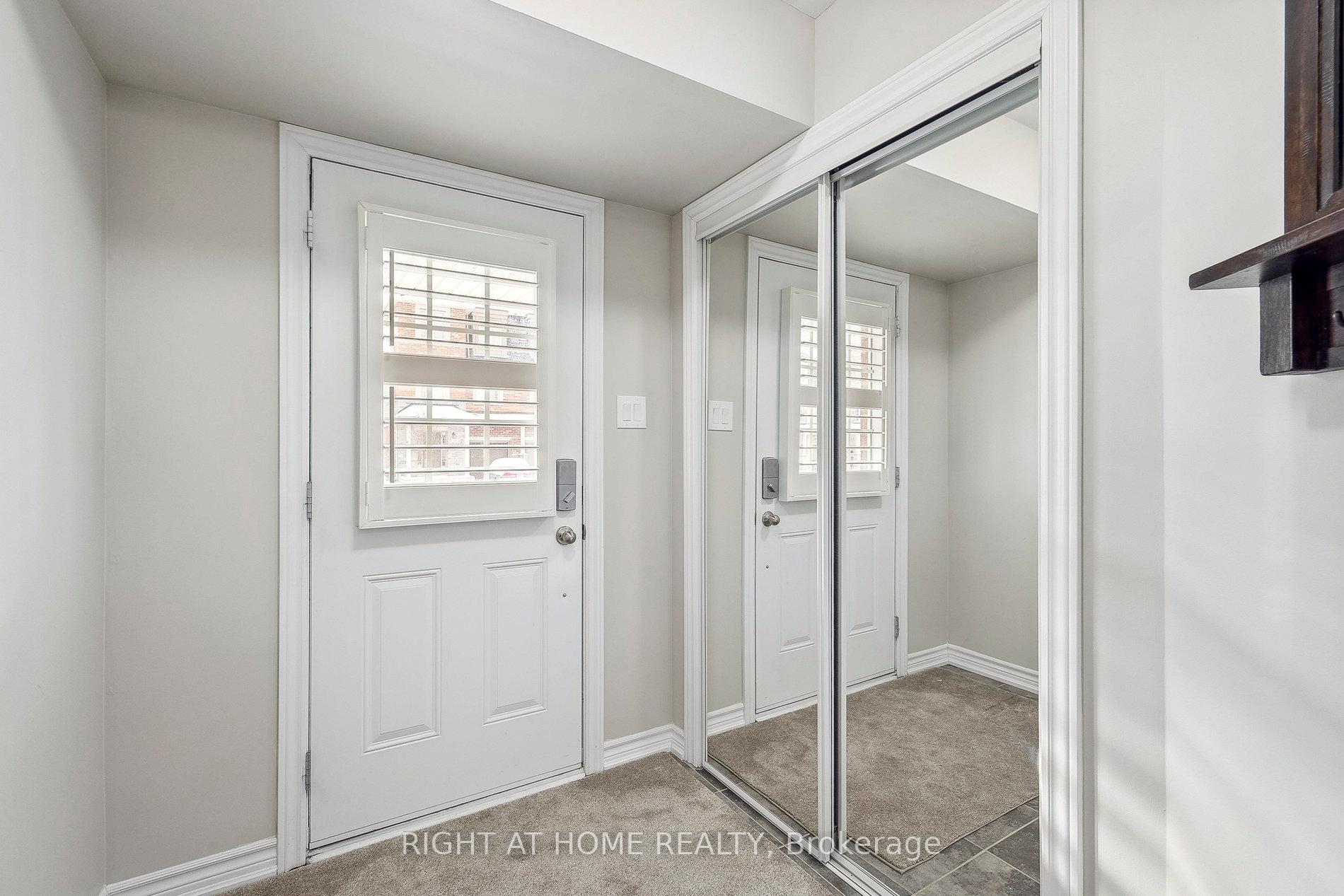 Photo 4 of 14 Savage Drive, Hamilton, Waterdown — HOMEH