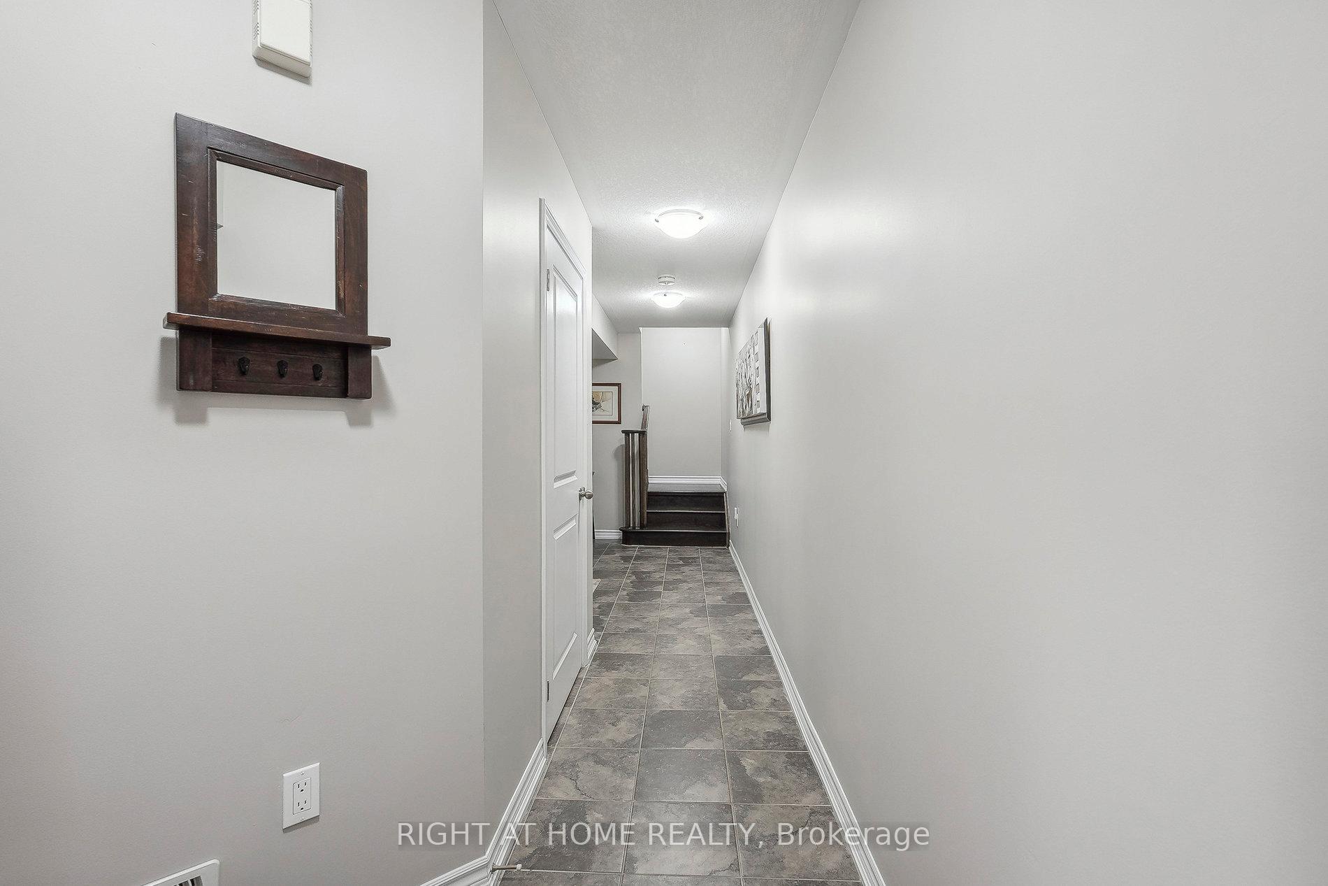 Photo 5 of 14 Savage Drive, Hamilton, Waterdown — HOMEH