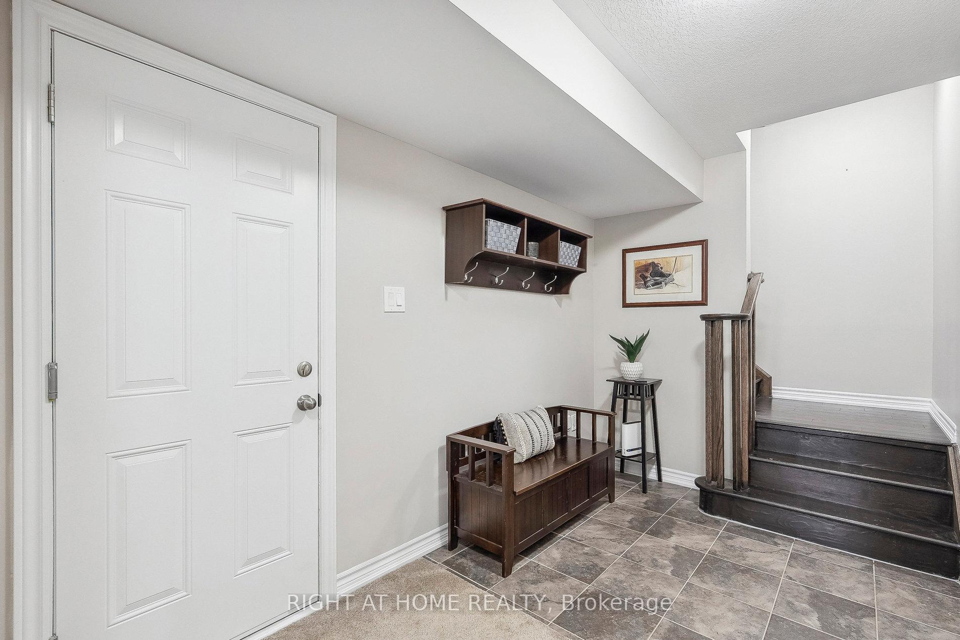 Photo 6 of 14 Savage Drive, Hamilton, Waterdown — HOMEH