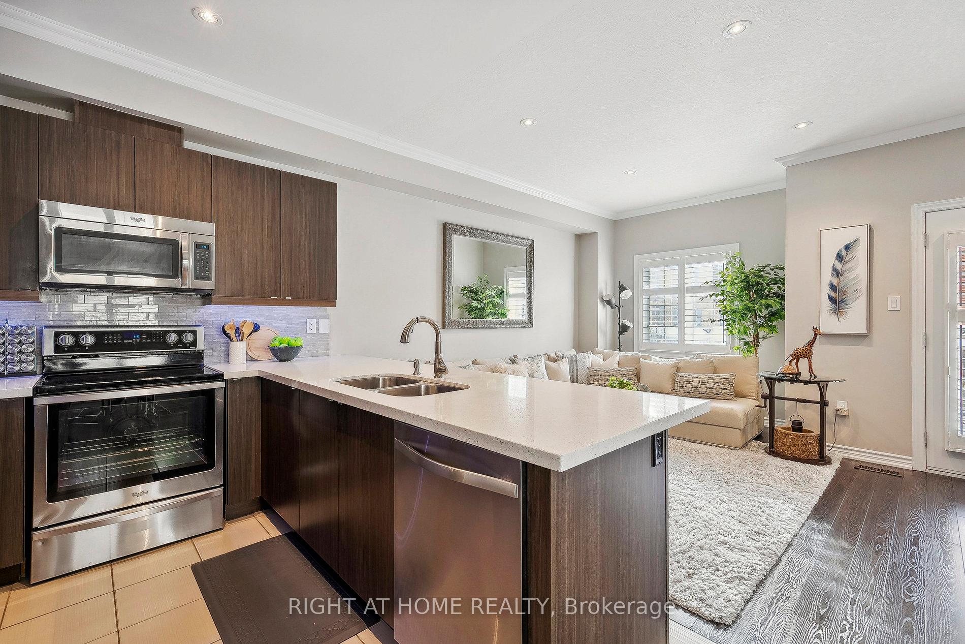 Photo 10 of 14 Savage Drive, Hamilton, Waterdown — HOMEH