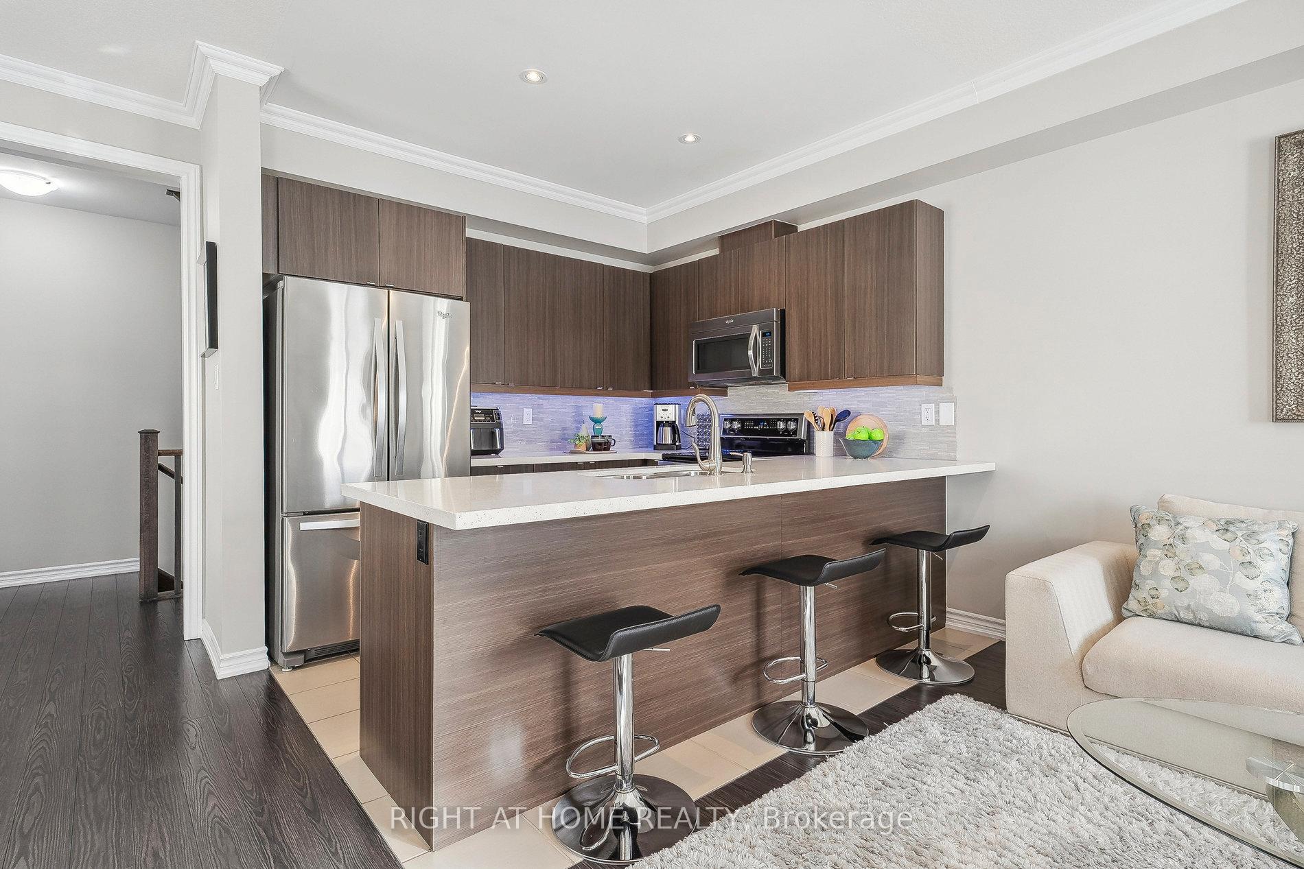 Photo 11 of 14 Savage Drive, Hamilton, Waterdown — HOMEH